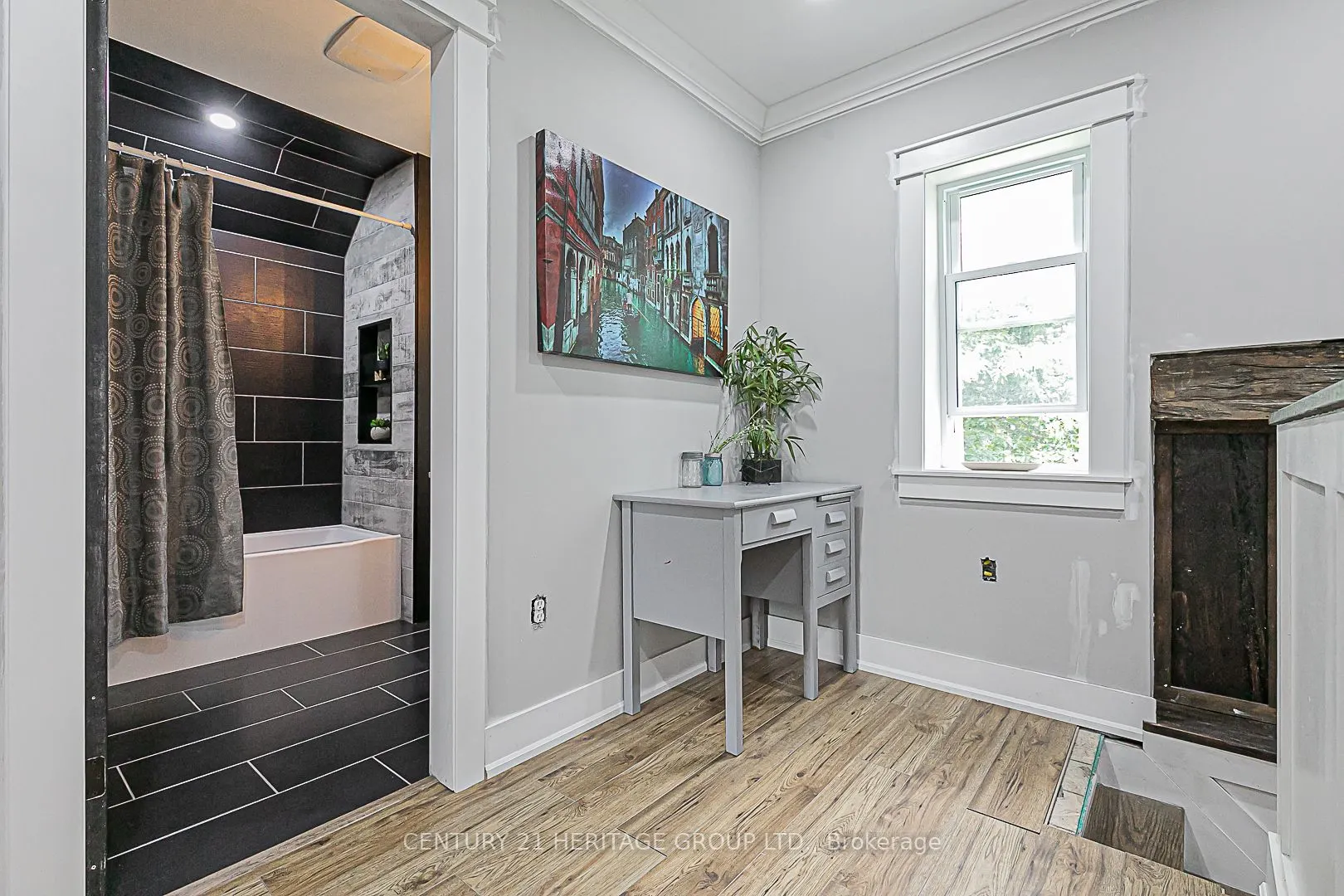 4533 Mount Albert Road