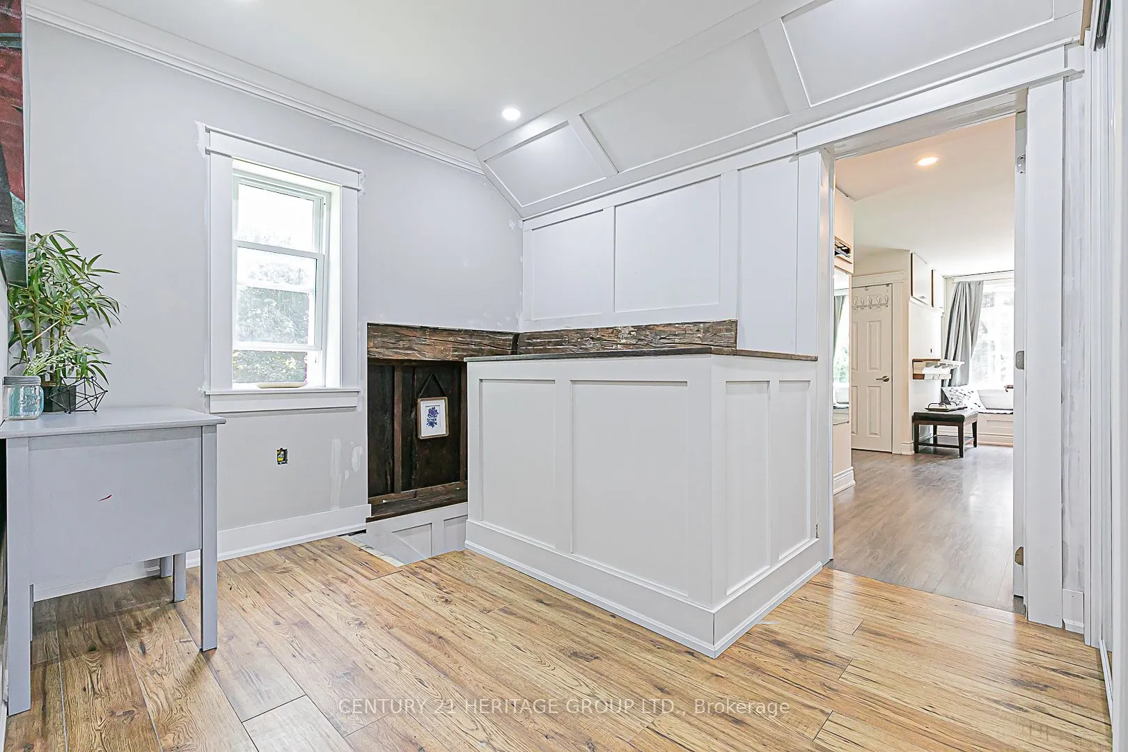 4533 Mount Albert Road