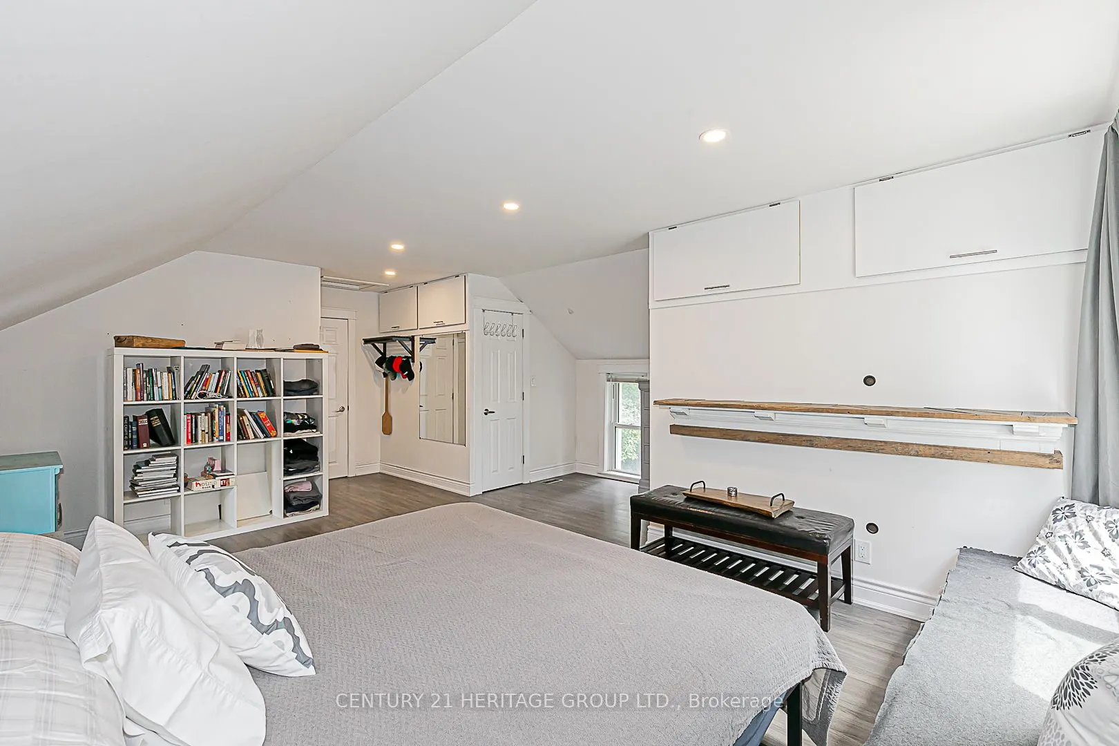 4533 Mount Albert Road