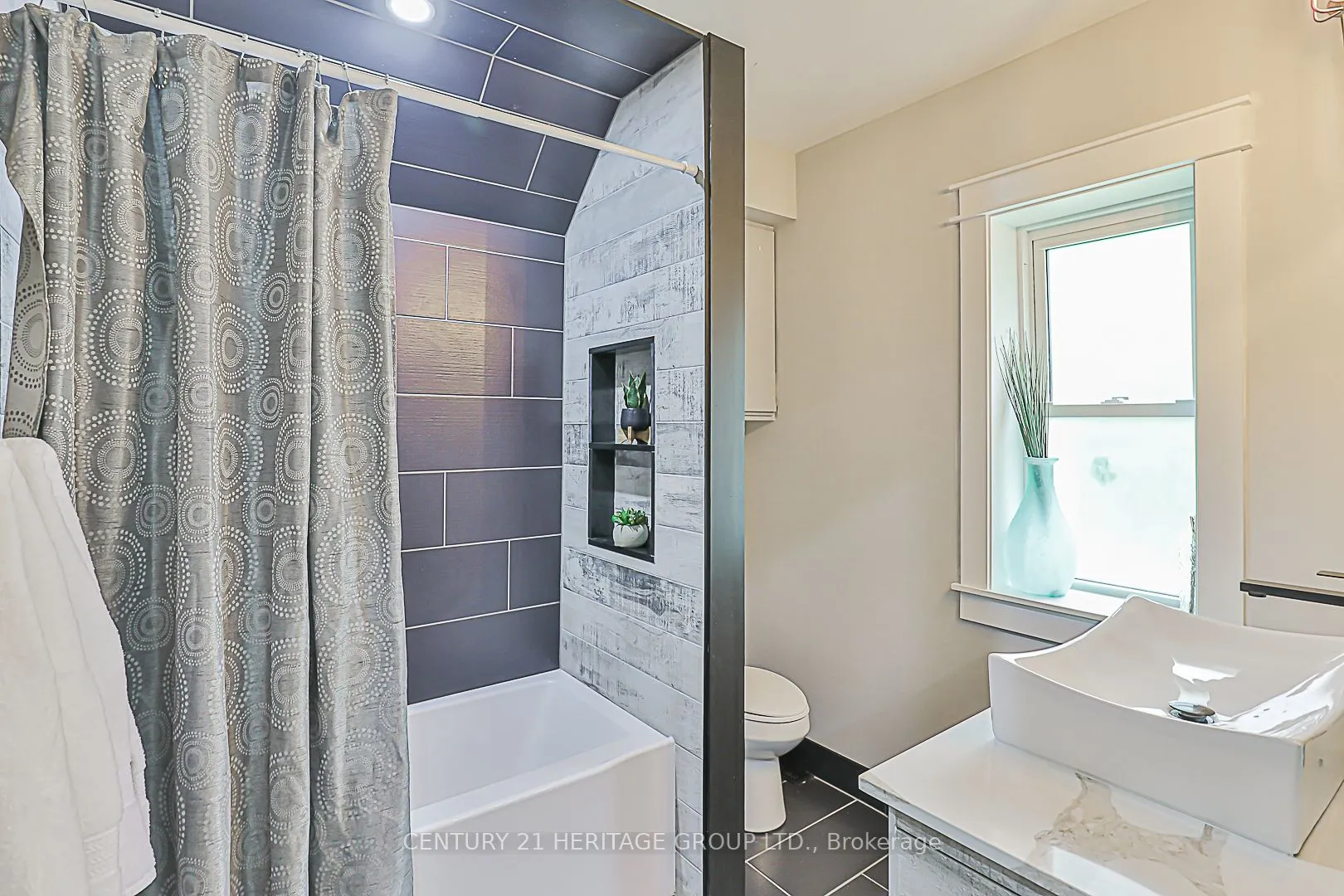 4533 Mount Albert Road