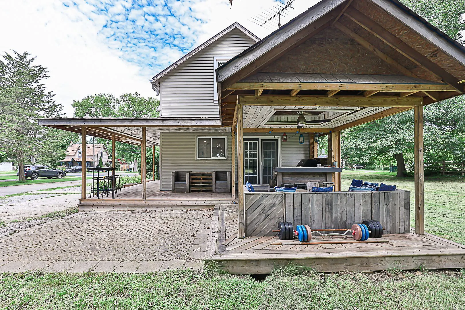4533 Mount Albert Road