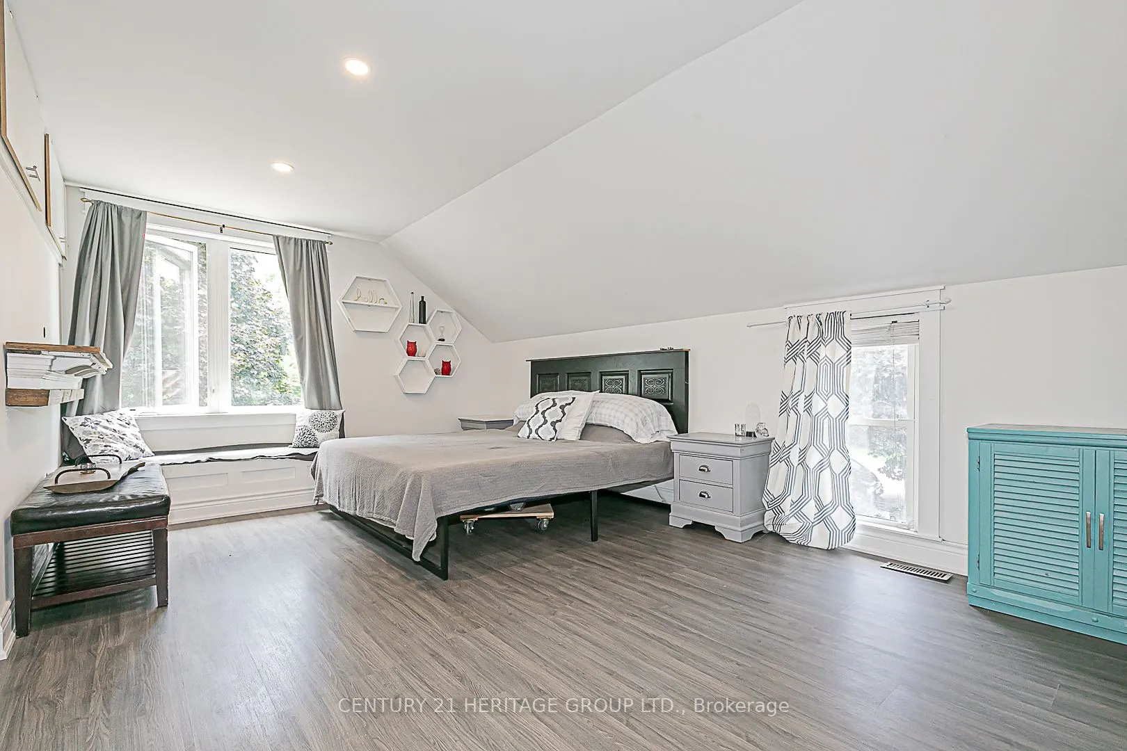 4533 Mount Albert Road