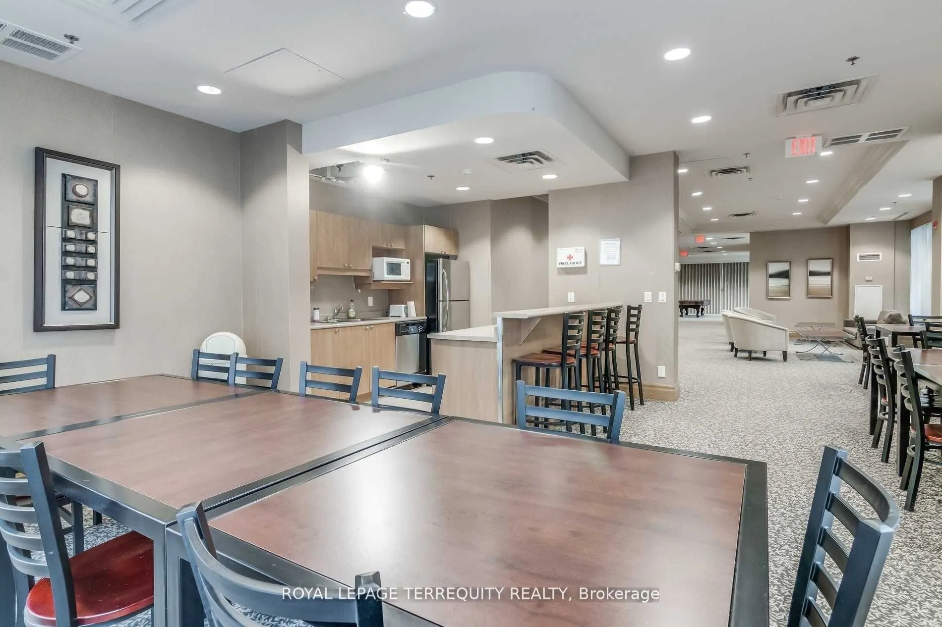 185 Oneida Crescent, #812