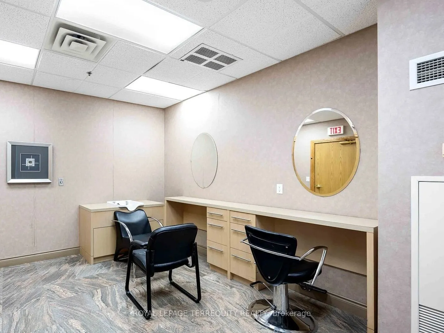 185 Oneida Crescent, #812