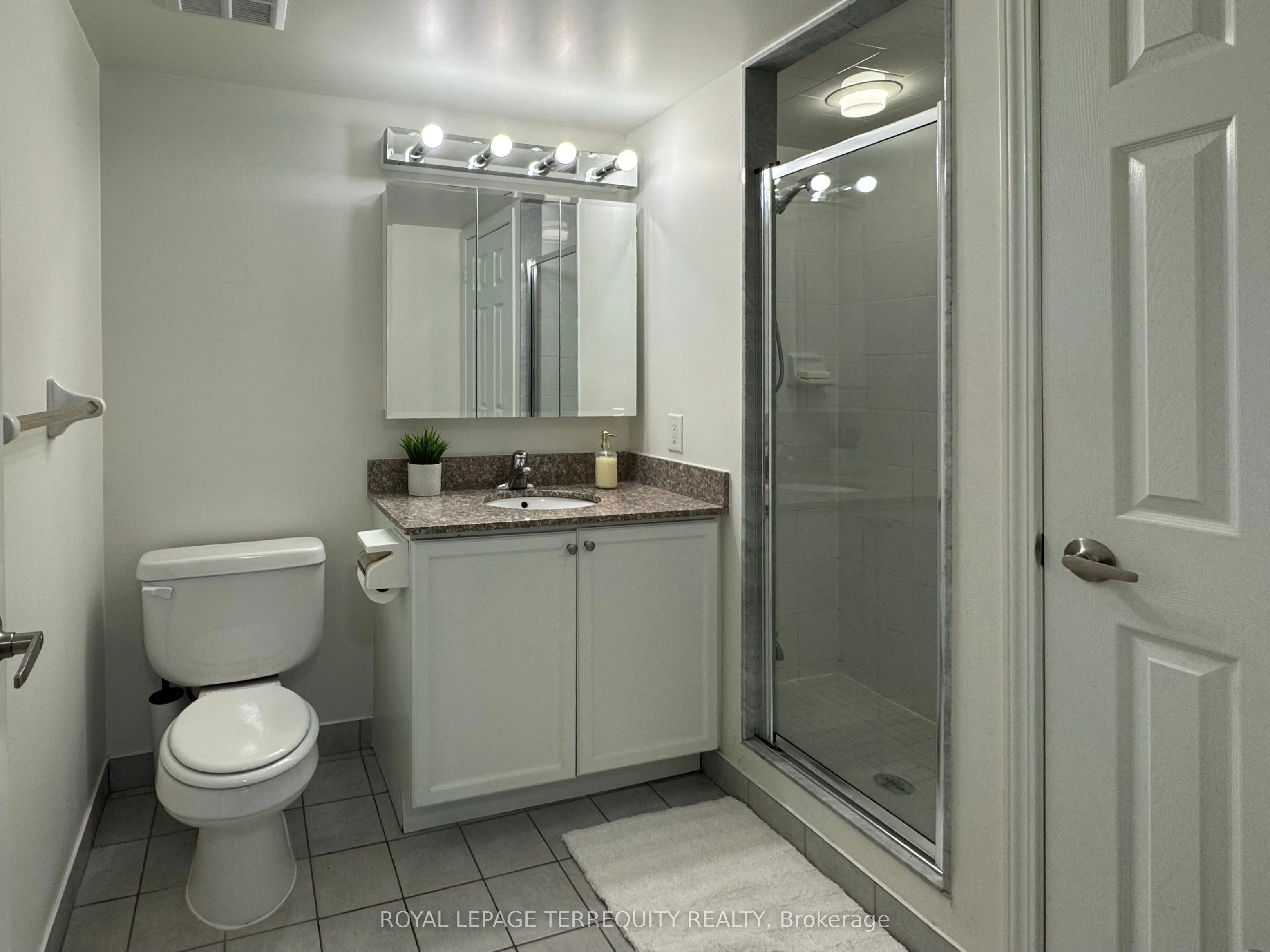 185 Oneida Crescent, #812