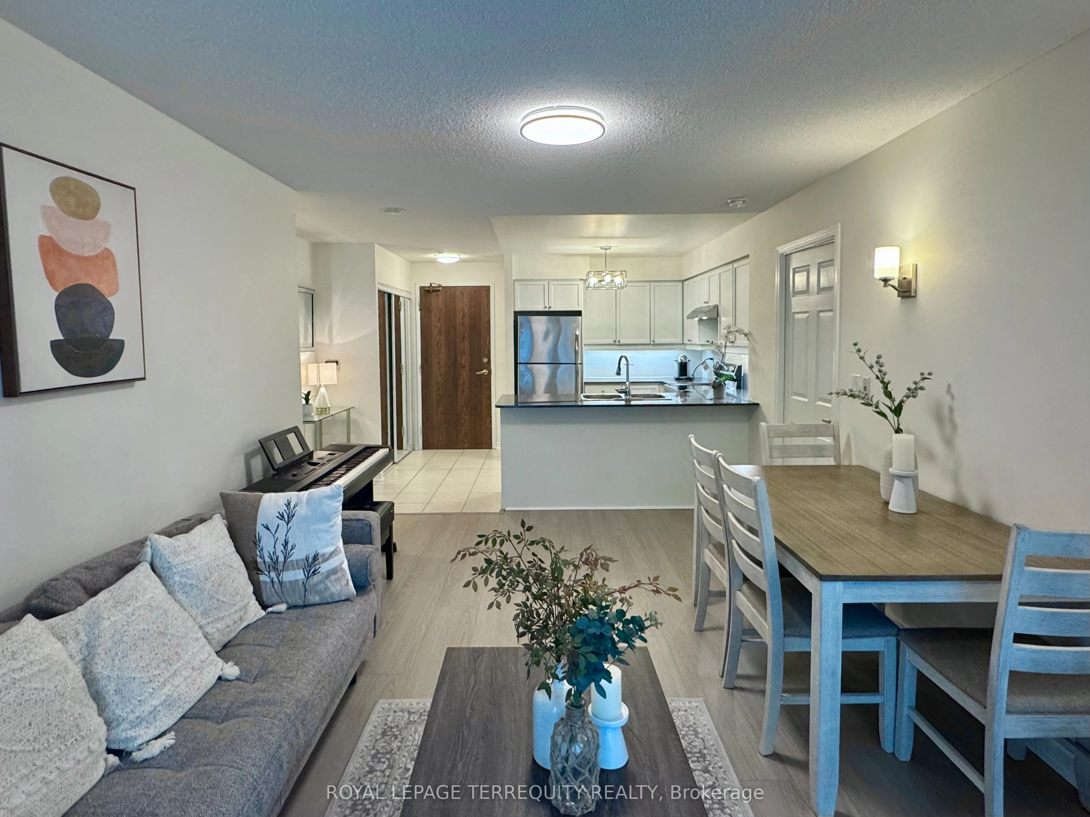 185 Oneida Crescent, #812