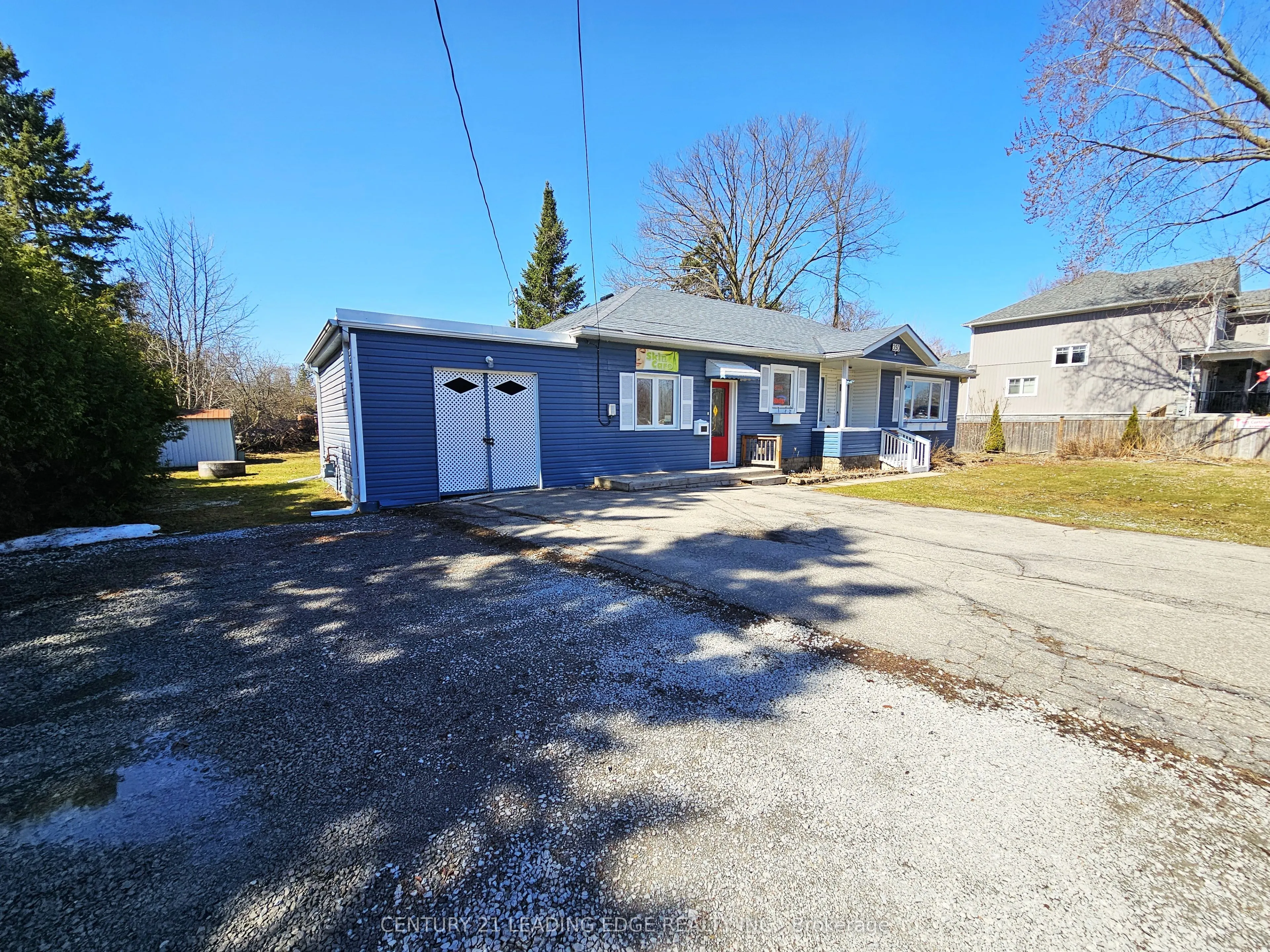 350 The Queensway S
