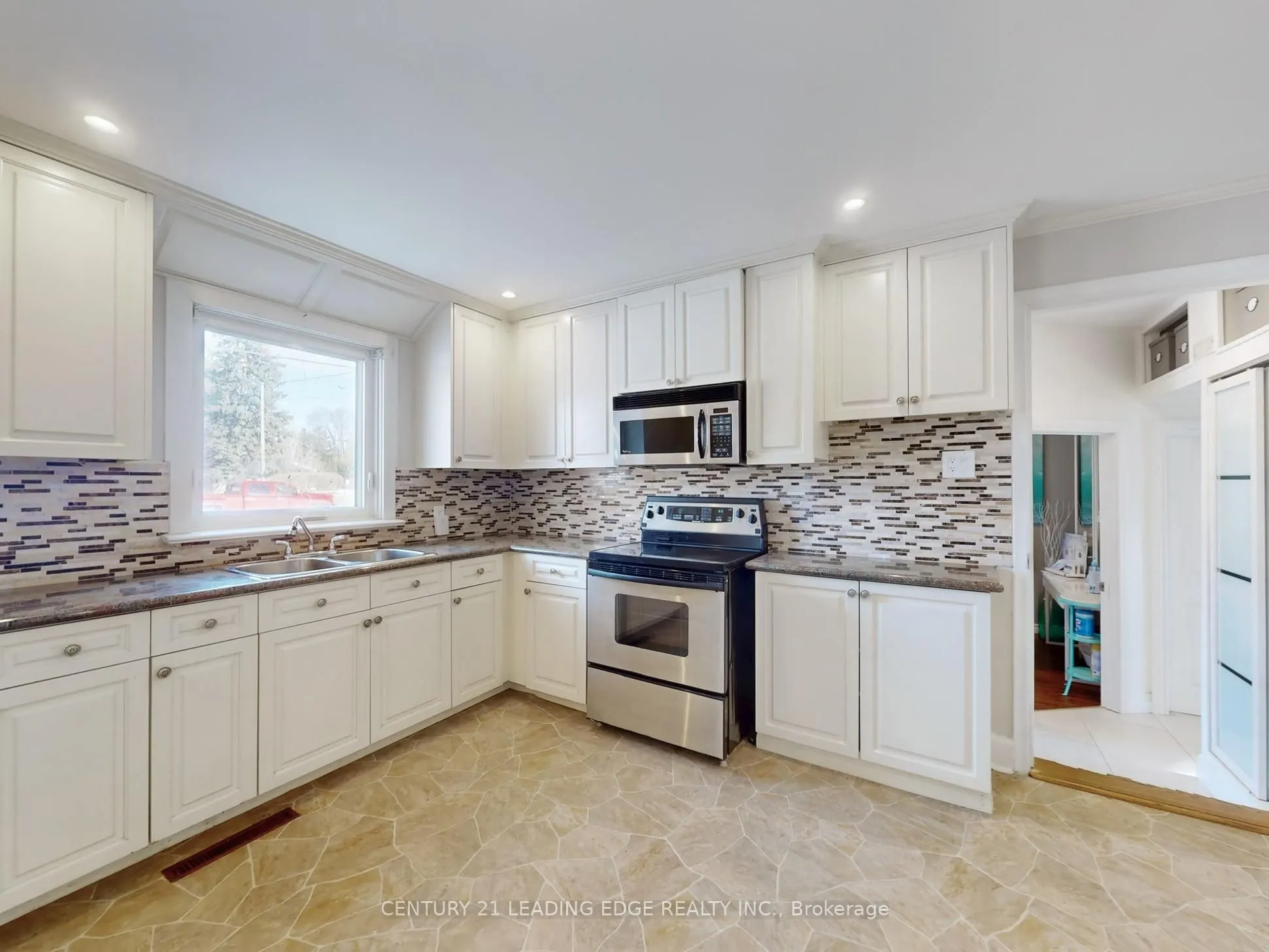 350 The Queensway S