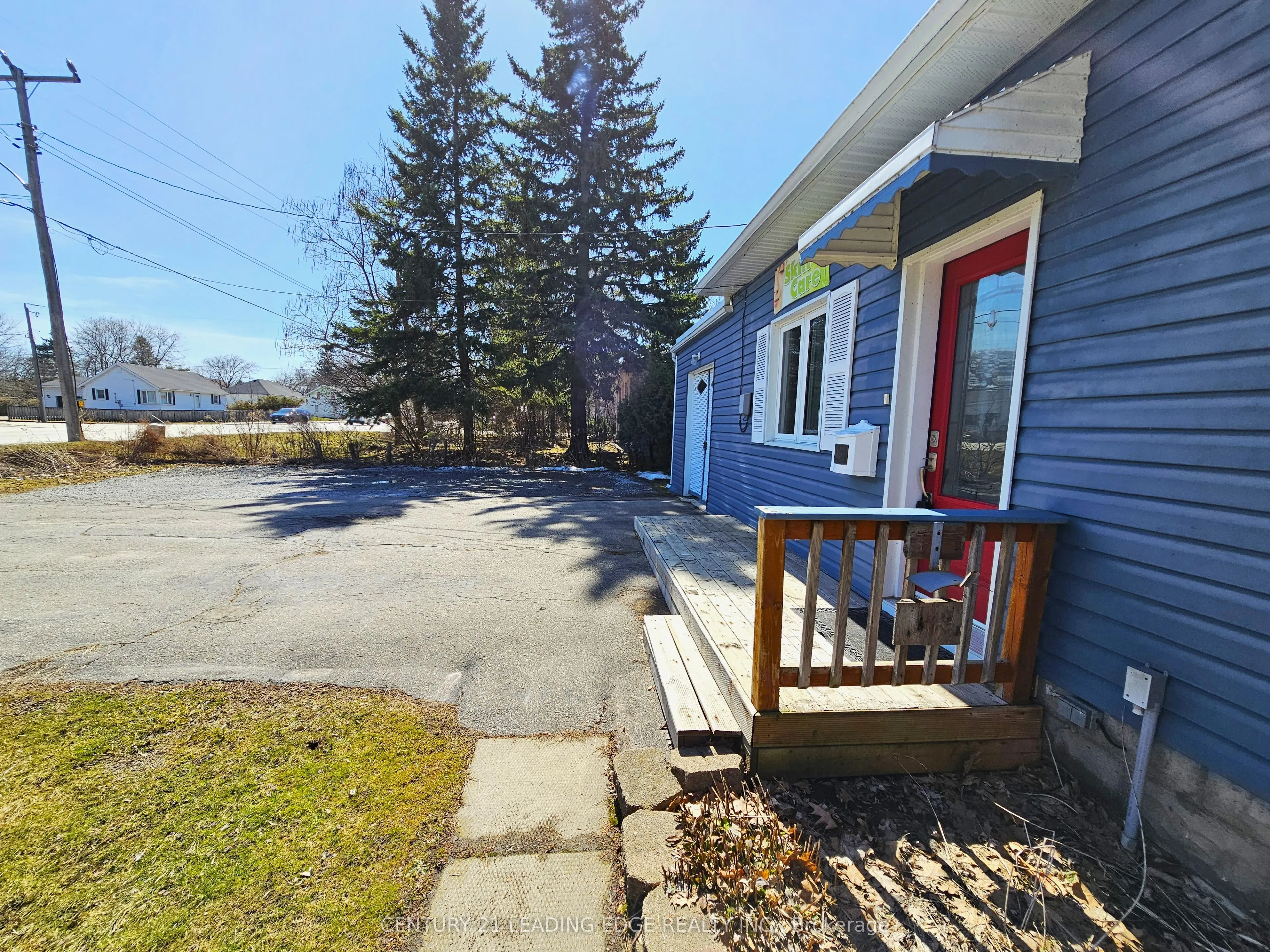 350 The Queensway S
