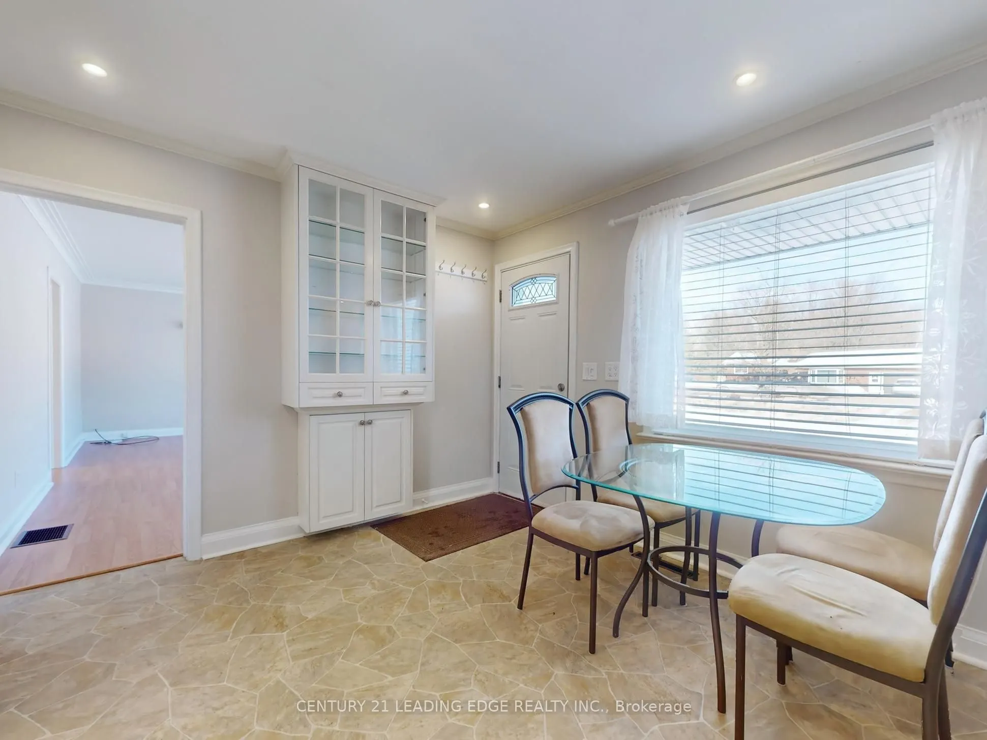 350 The Queensway S