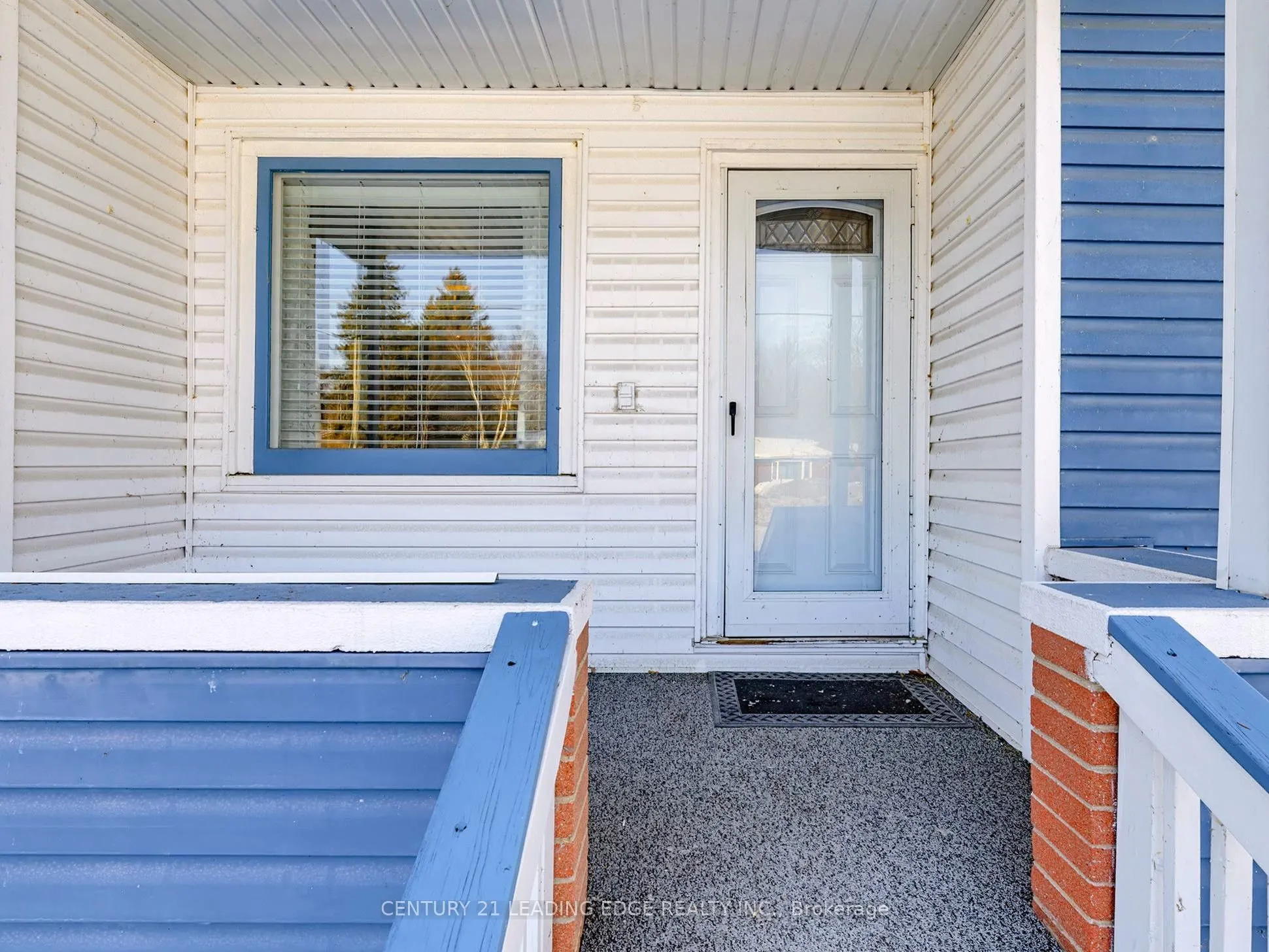 350 The Queensway S