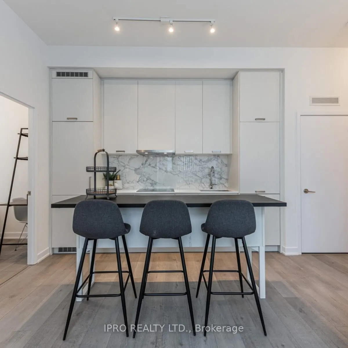 10 Honeycrisp Crescent, #105