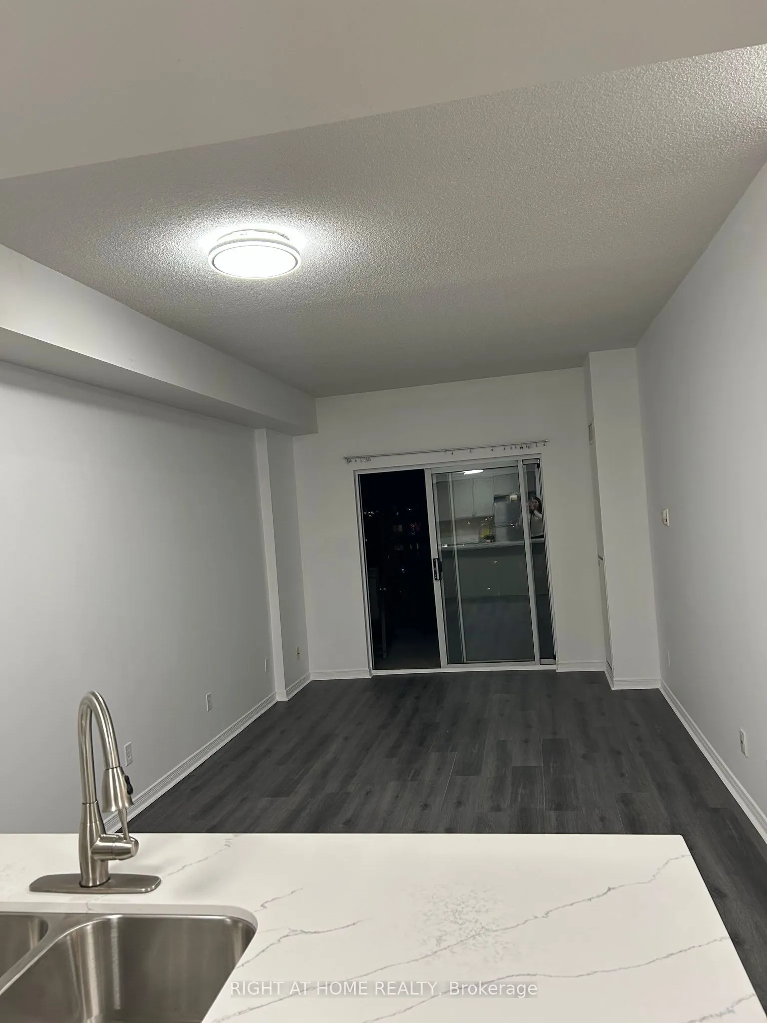 1 Maison Parc Court #704
