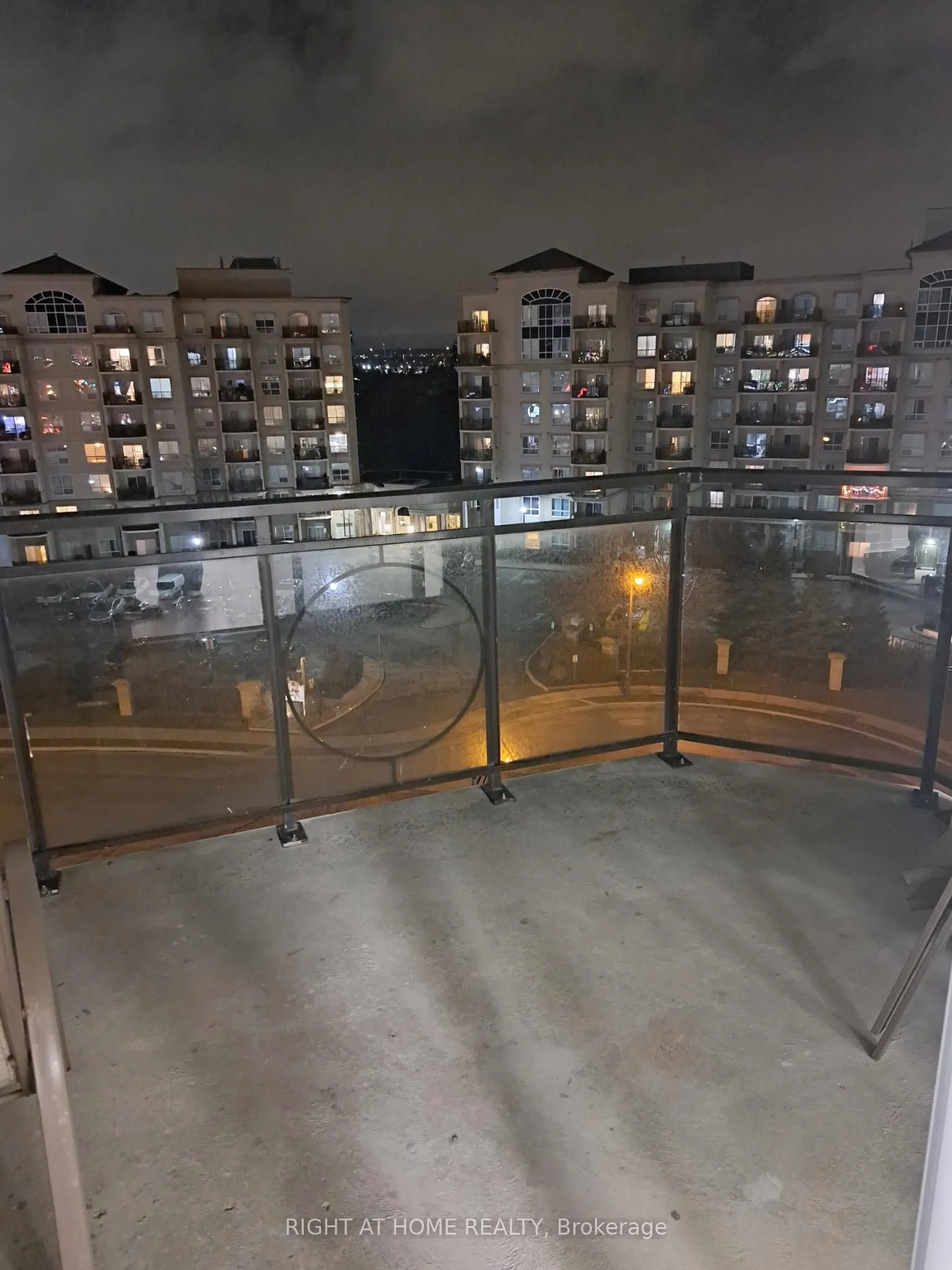 1 Maison Parc Court #704