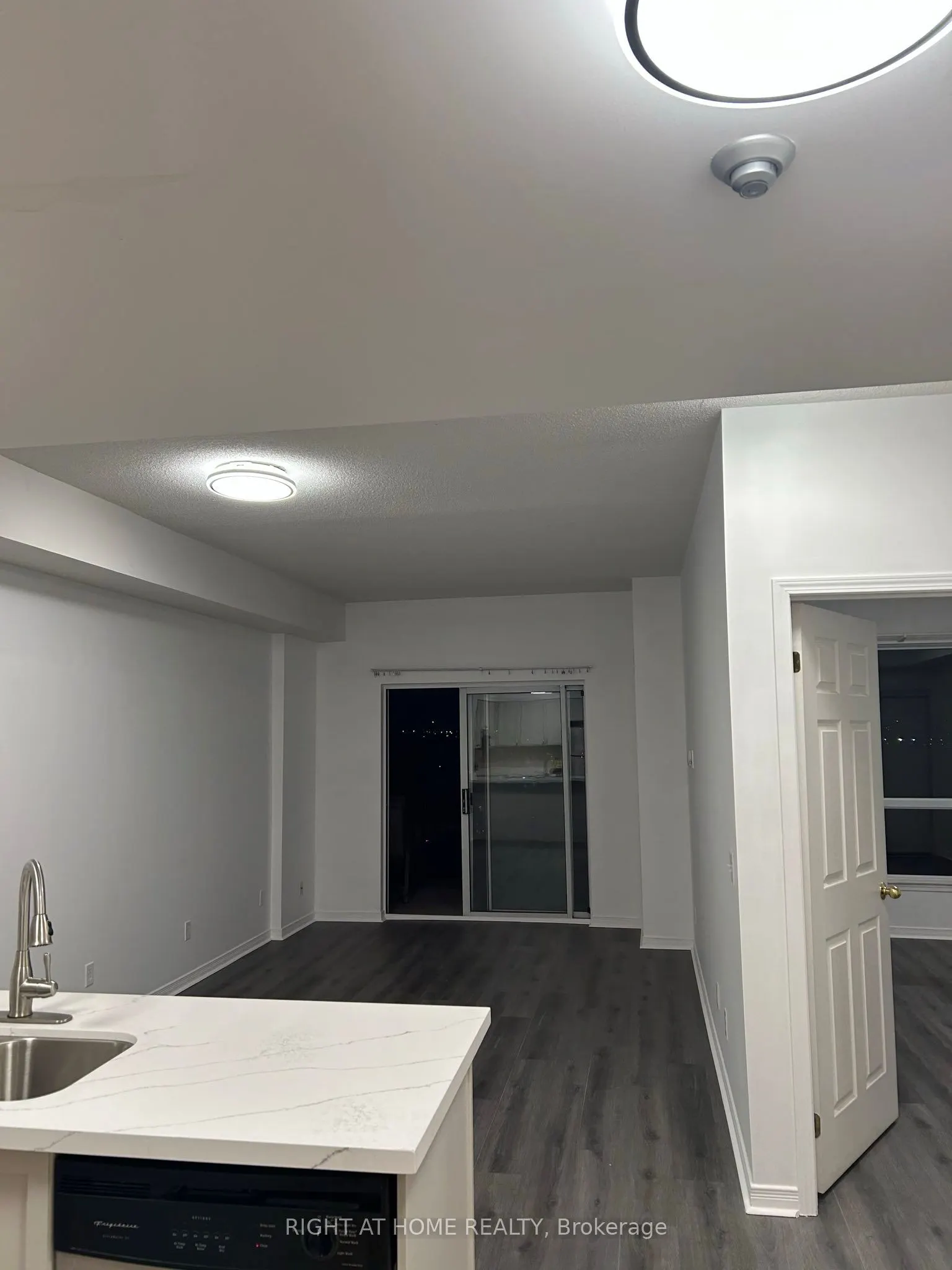 1 Maison Parc Court #704