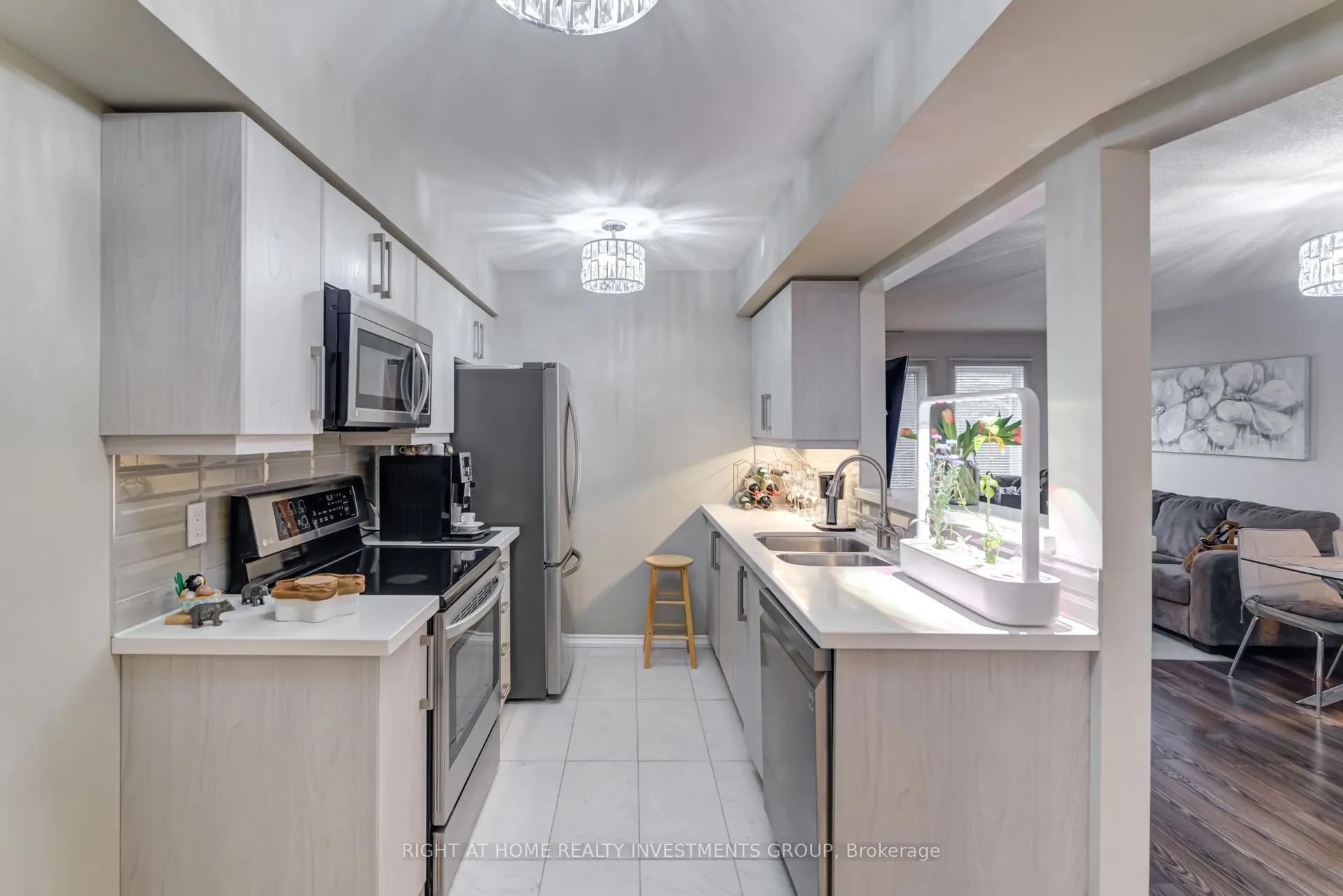 900 Steeles Avenue W, #809