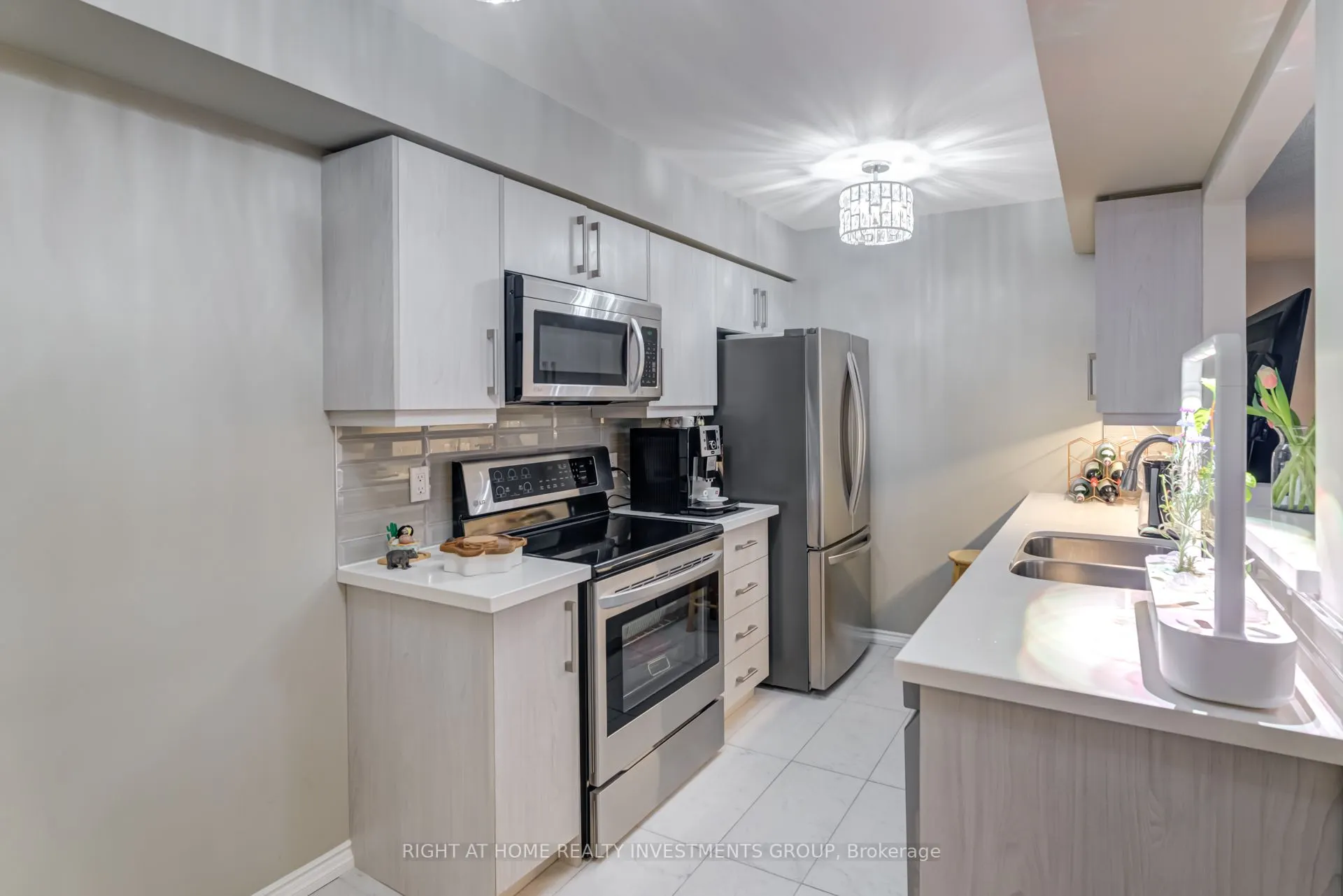 900 Steeles Avenue W, #809