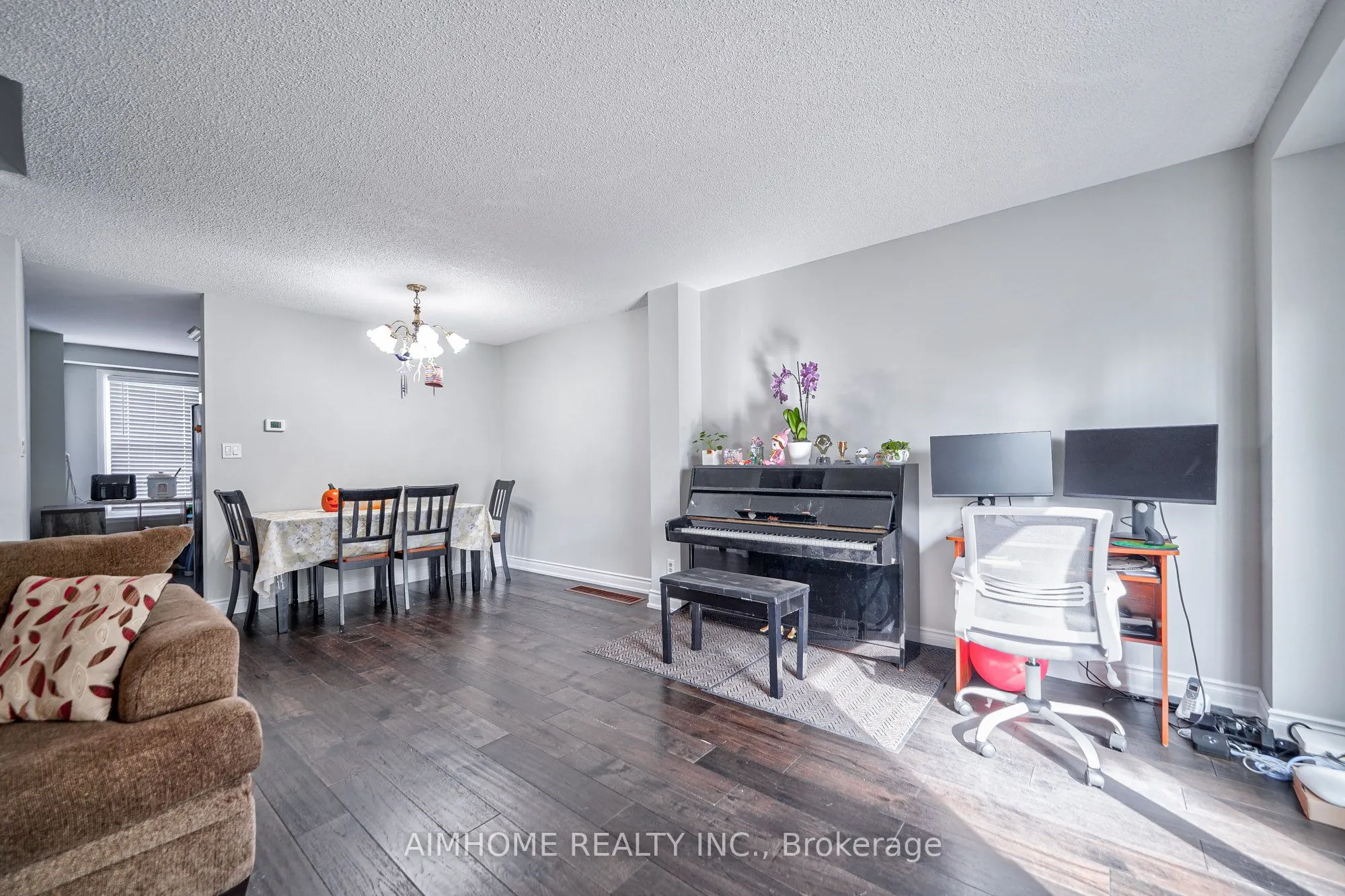 1692 John Street #30