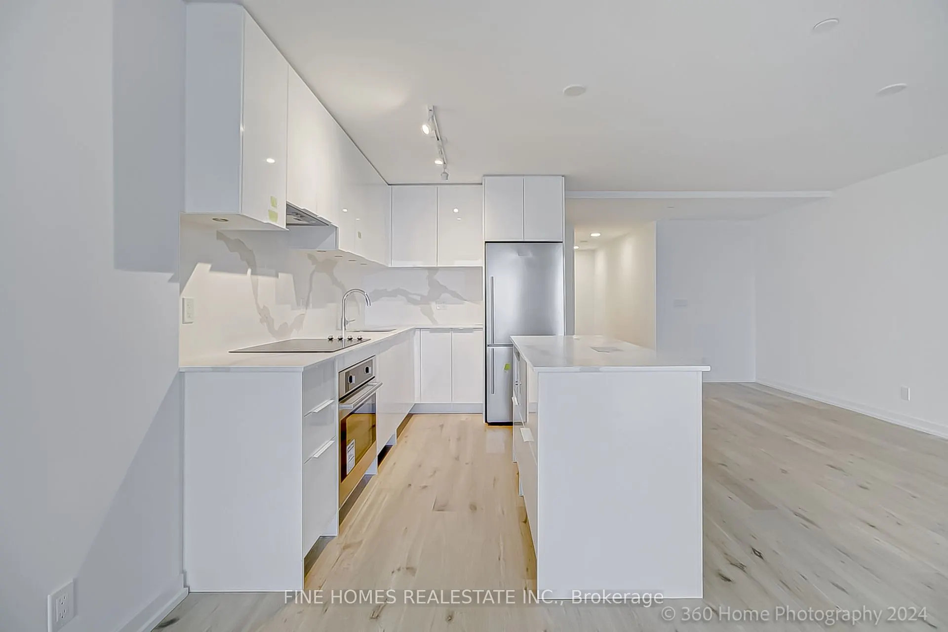8 Beverley Glen Boulevard #712