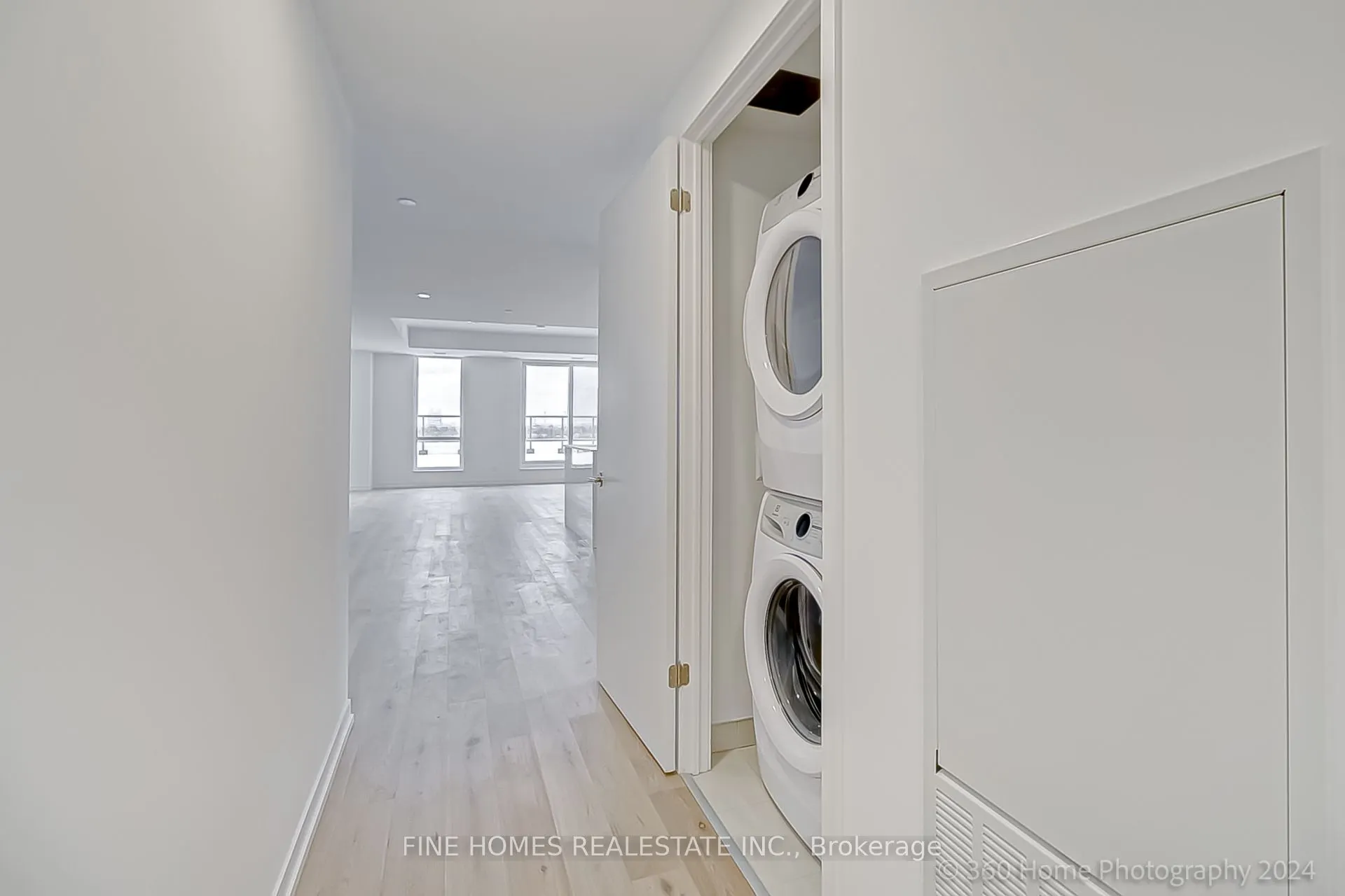 8 Beverley Glen Boulevard #712