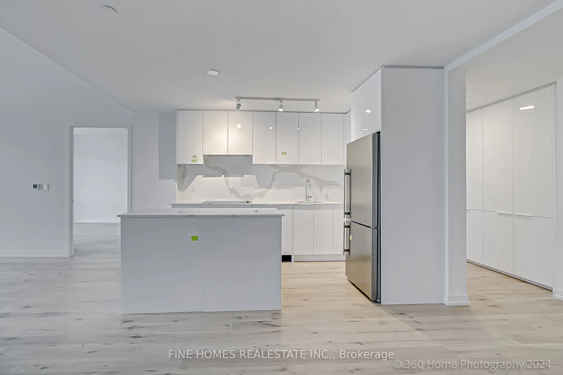 8 Beverley Glen Boulevard #712