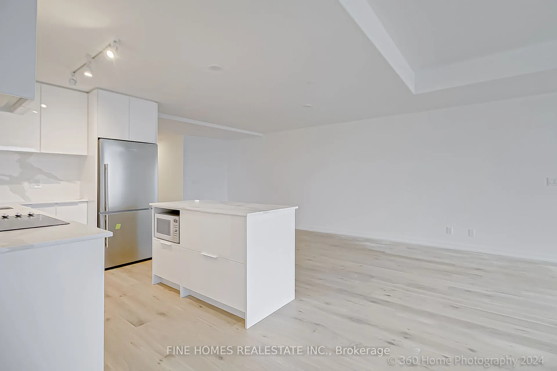8 Beverley Glen Boulevard #712