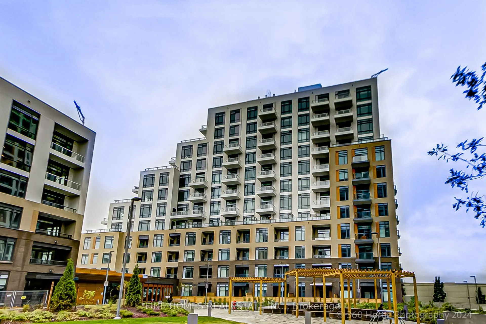 8 Beverley Glen Boulevard #712