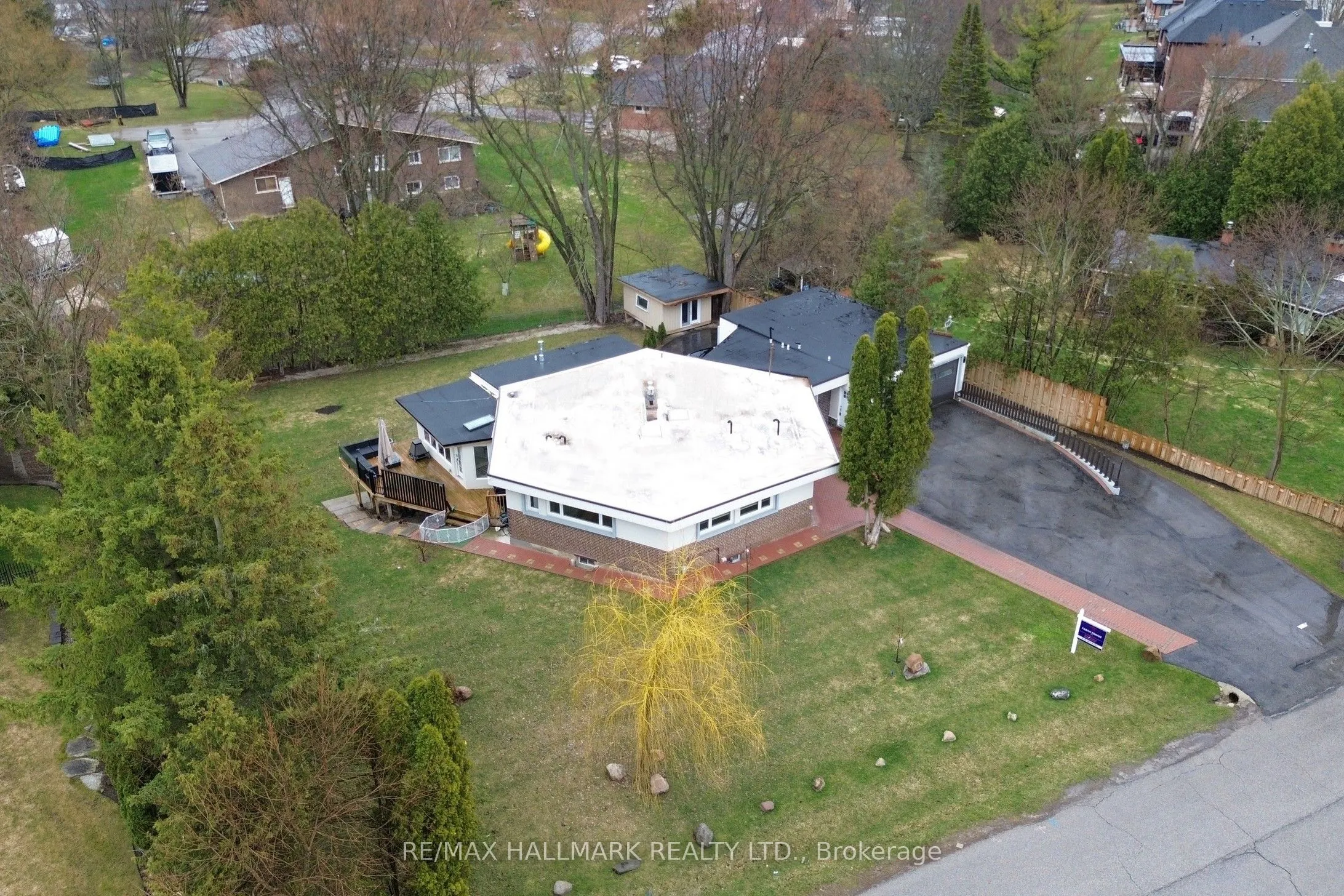 115 Lynwood Crescent