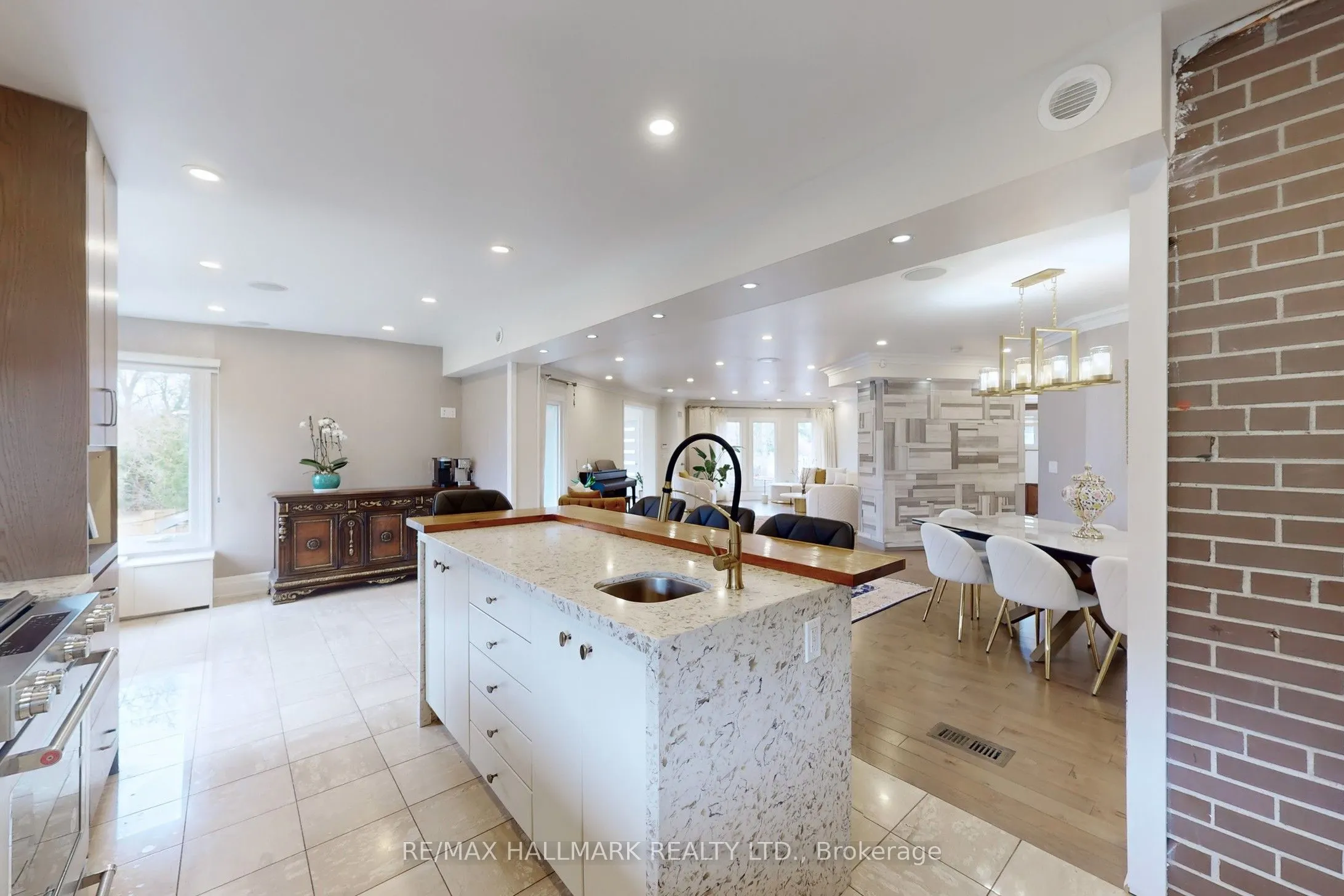 115 Lynwood Crescent