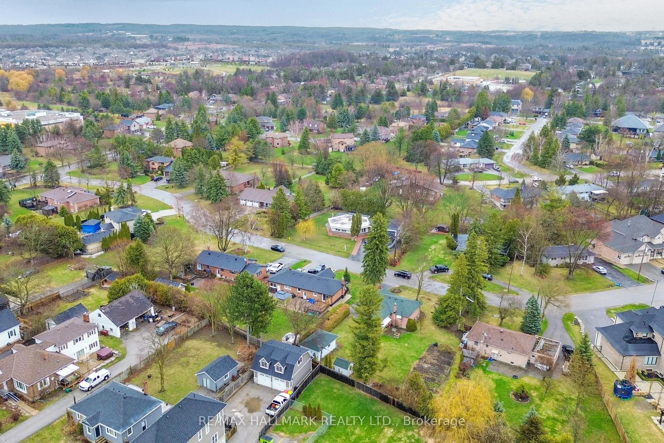 115 Lynwood Crescent