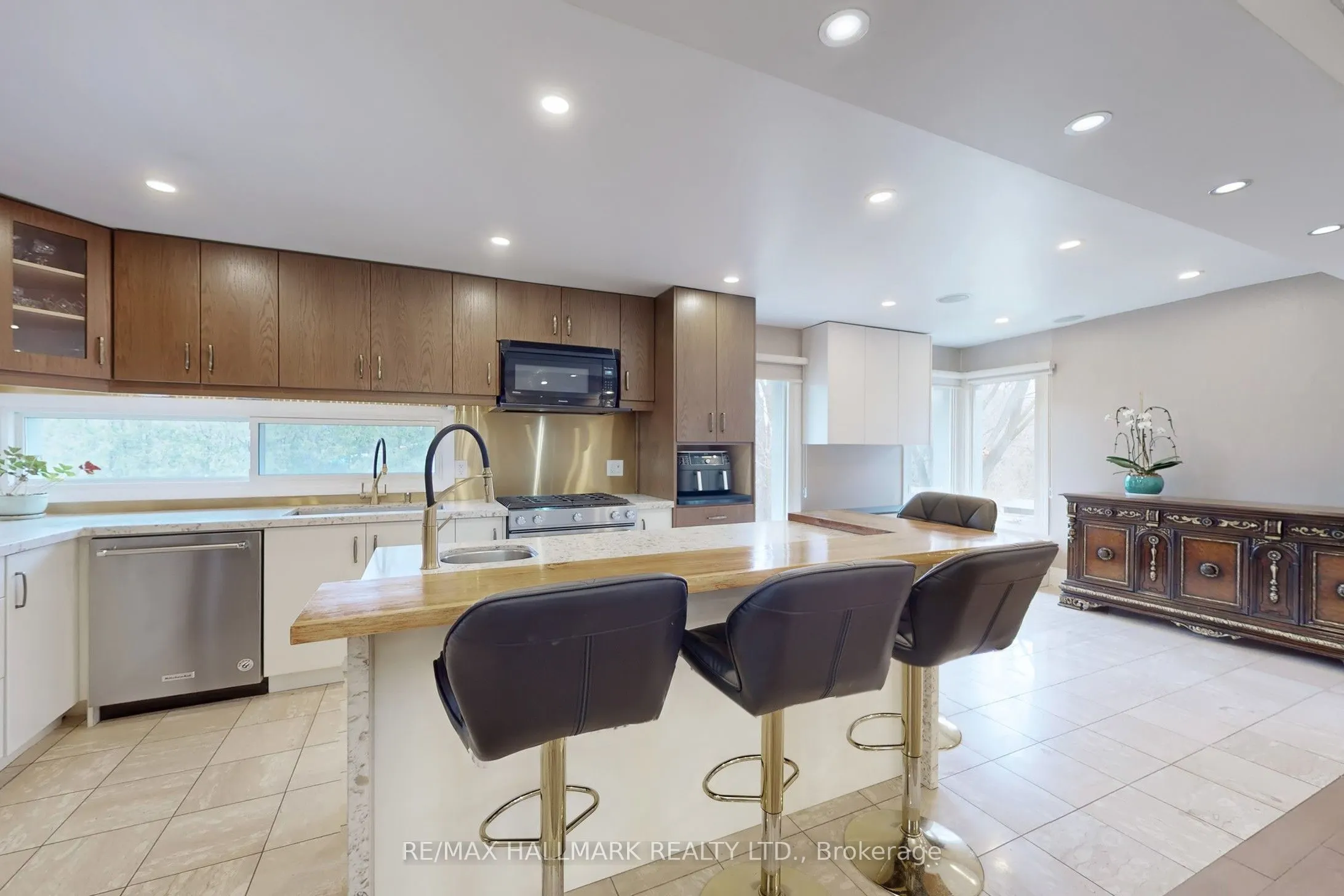 115 Lynwood Crescent