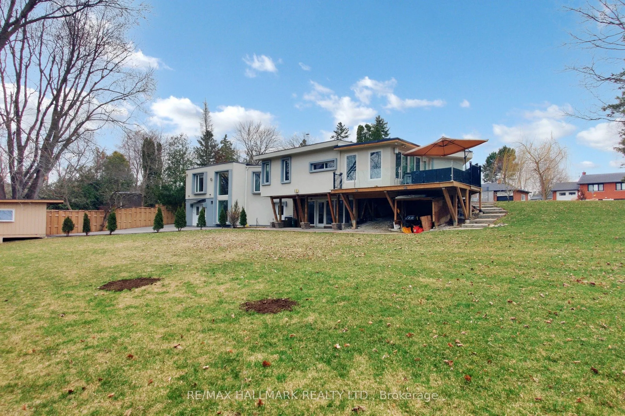 115 Lynwood Crescent