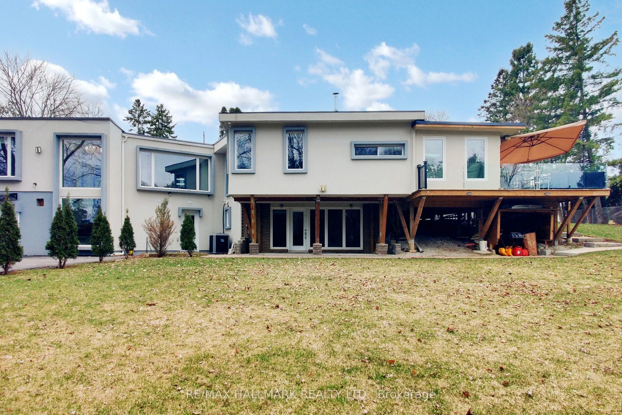 115 Lynwood Crescent