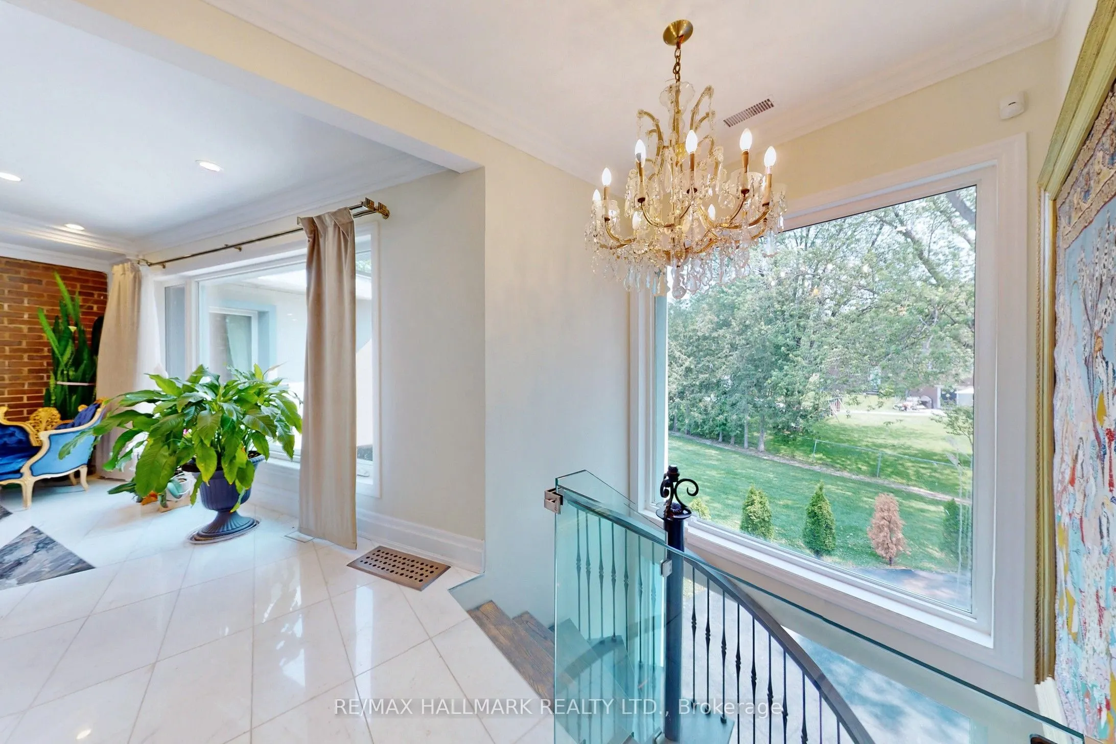 115 Lynwood Crescent