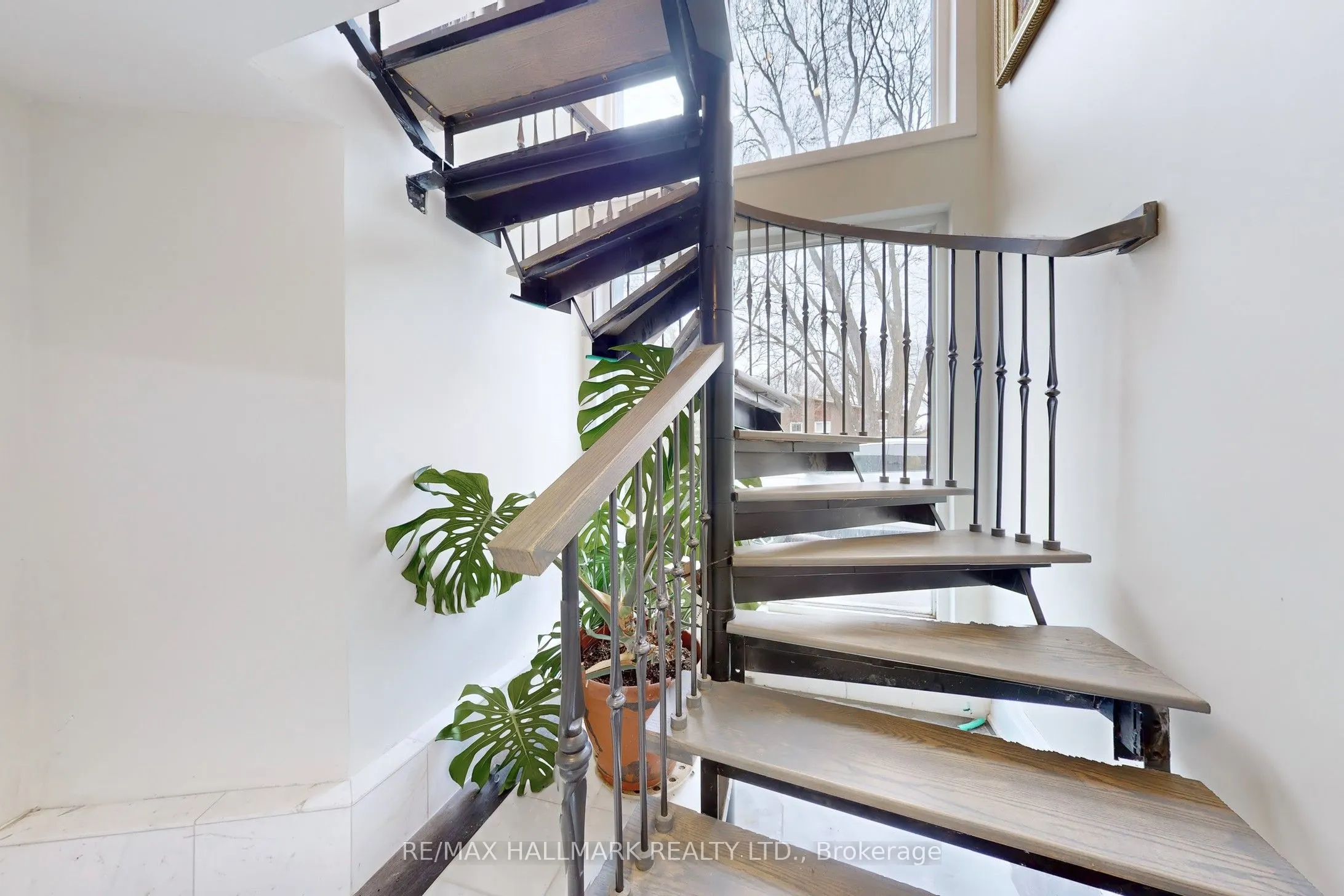 115 Lynwood Crescent