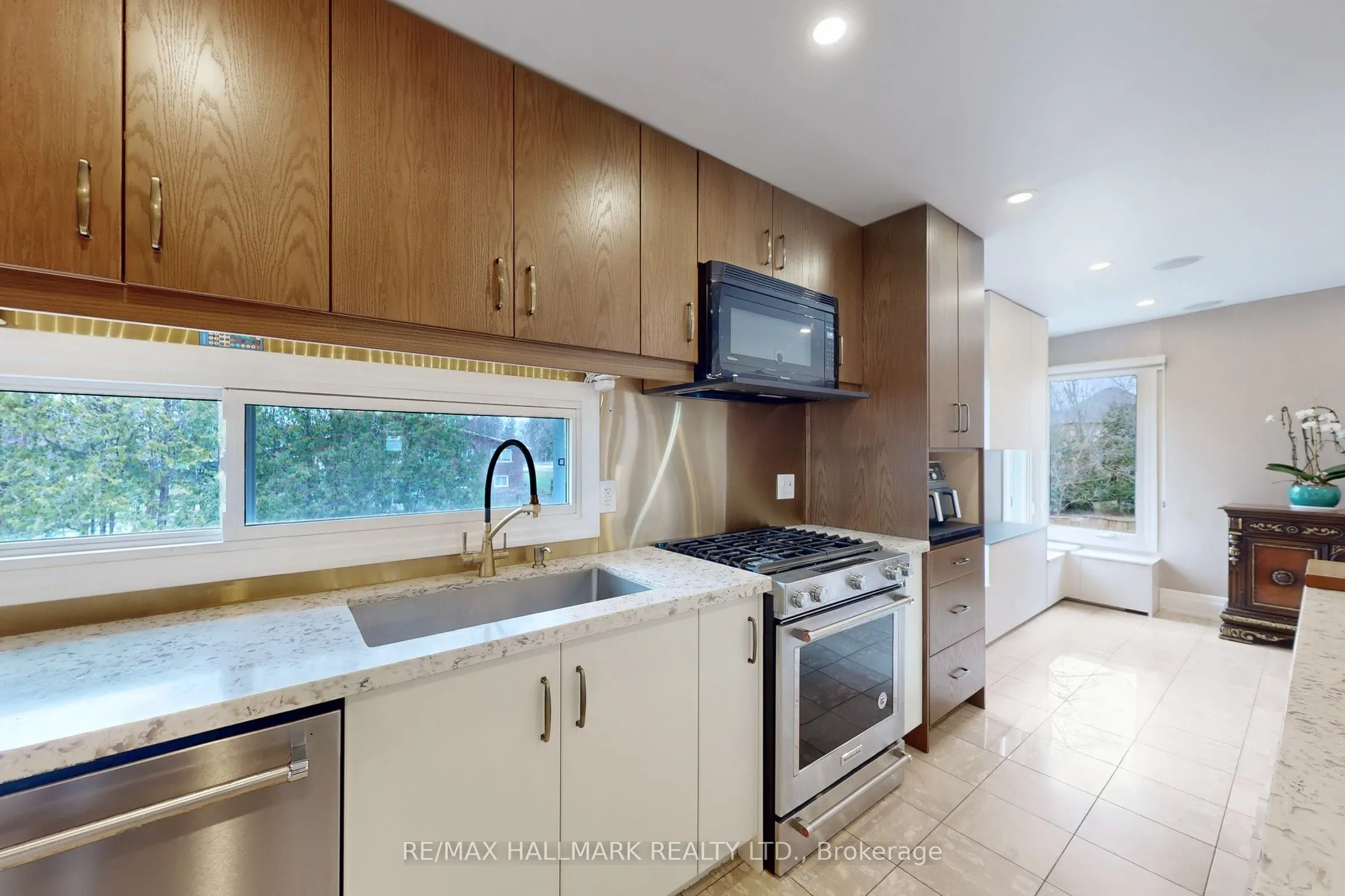 115 Lynwood Crescent