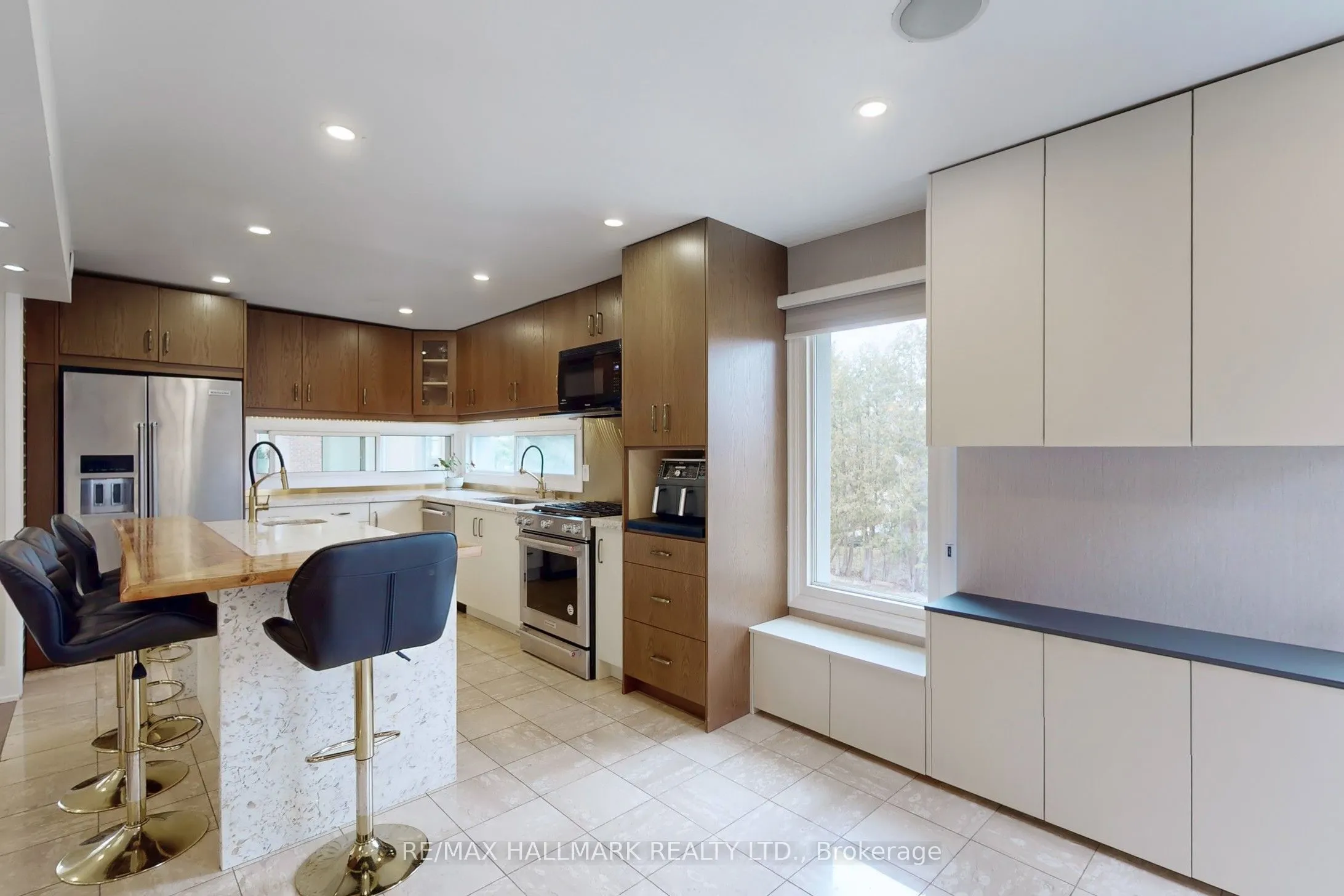 115 Lynwood Crescent