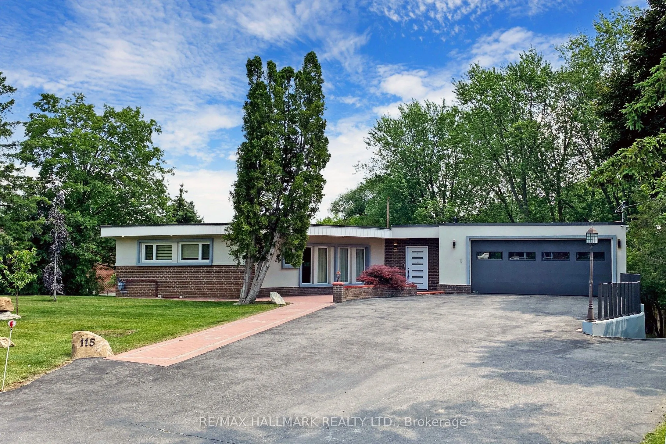 115 Lynwood Crescent