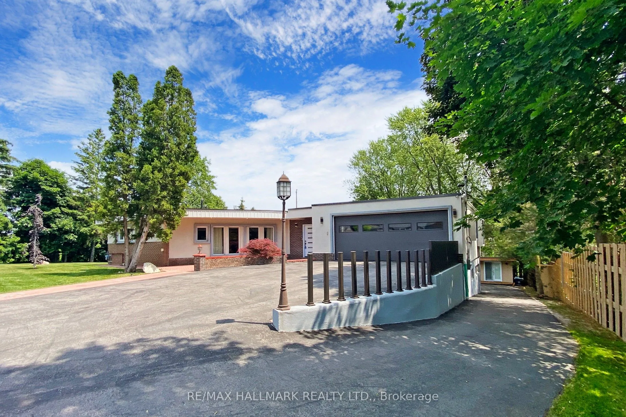 115 Lynwood Crescent
