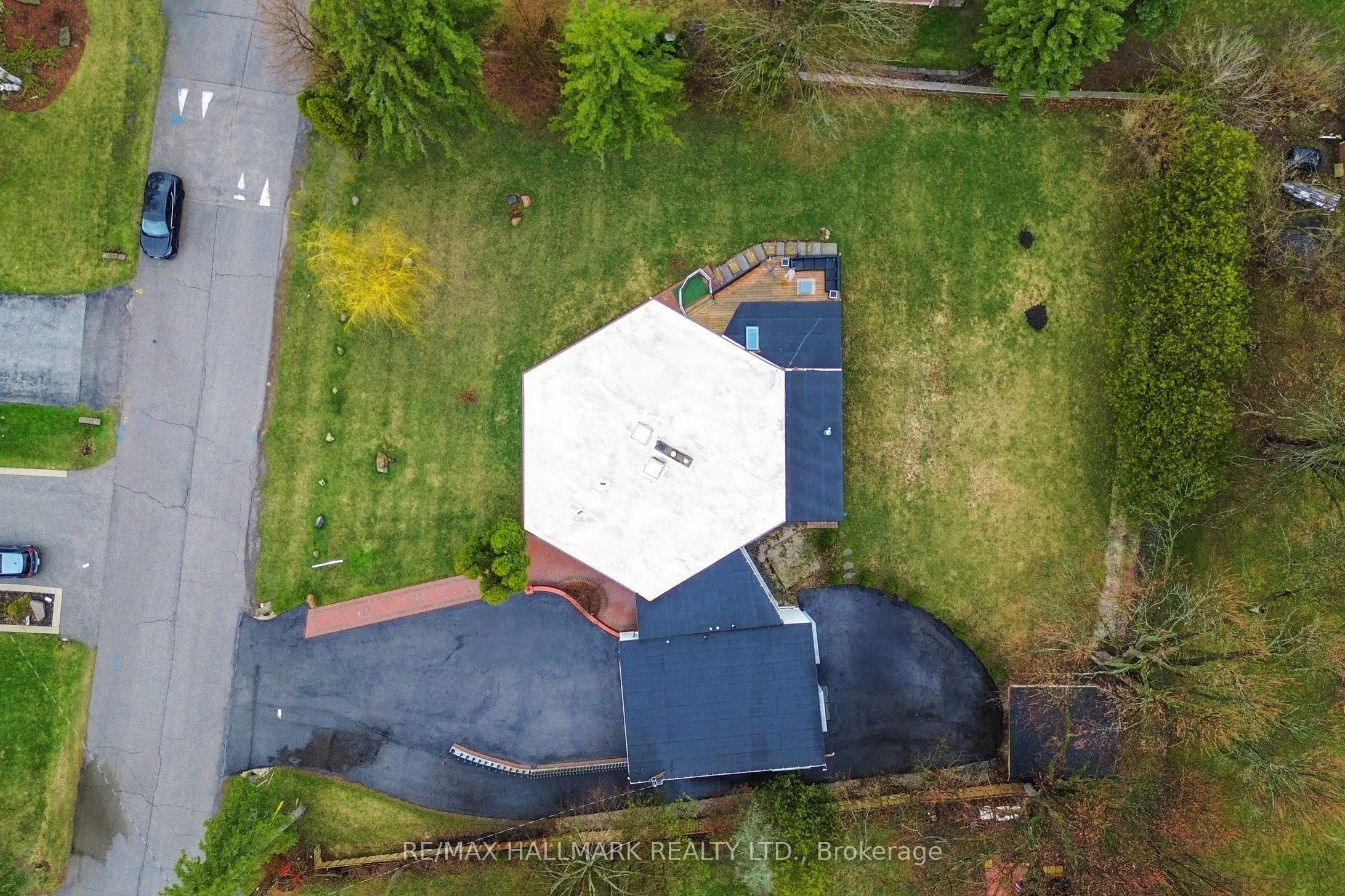 115 Lynwood Crescent