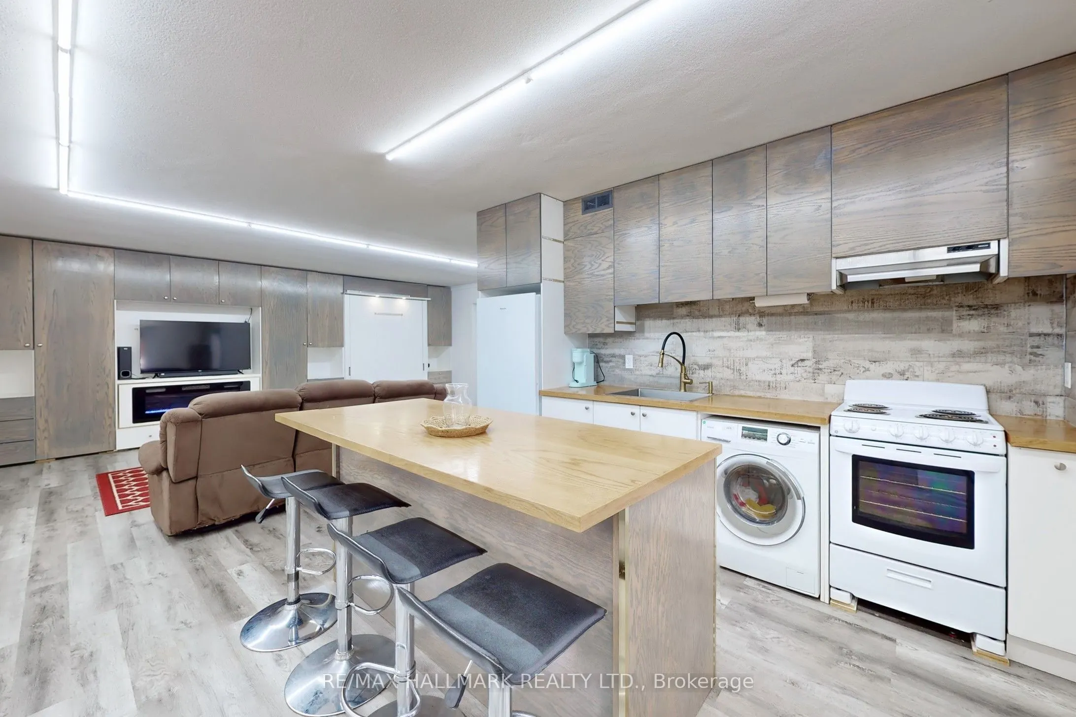 115 Lynwood Crescent
