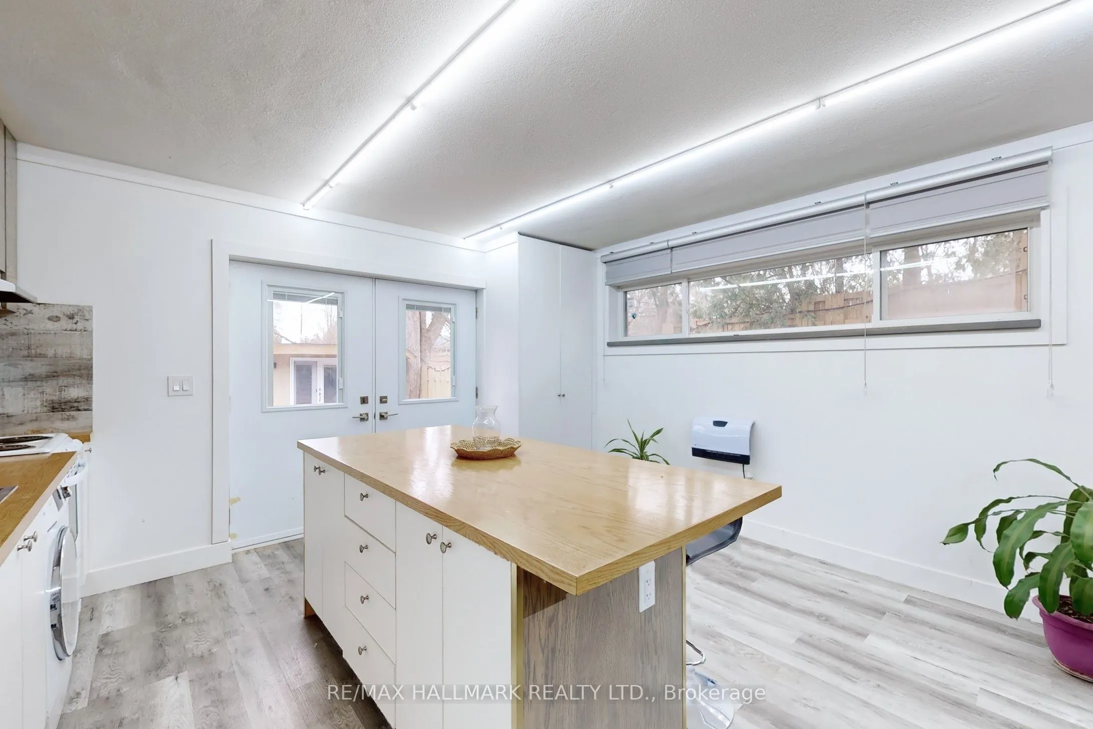 115 Lynwood Crescent