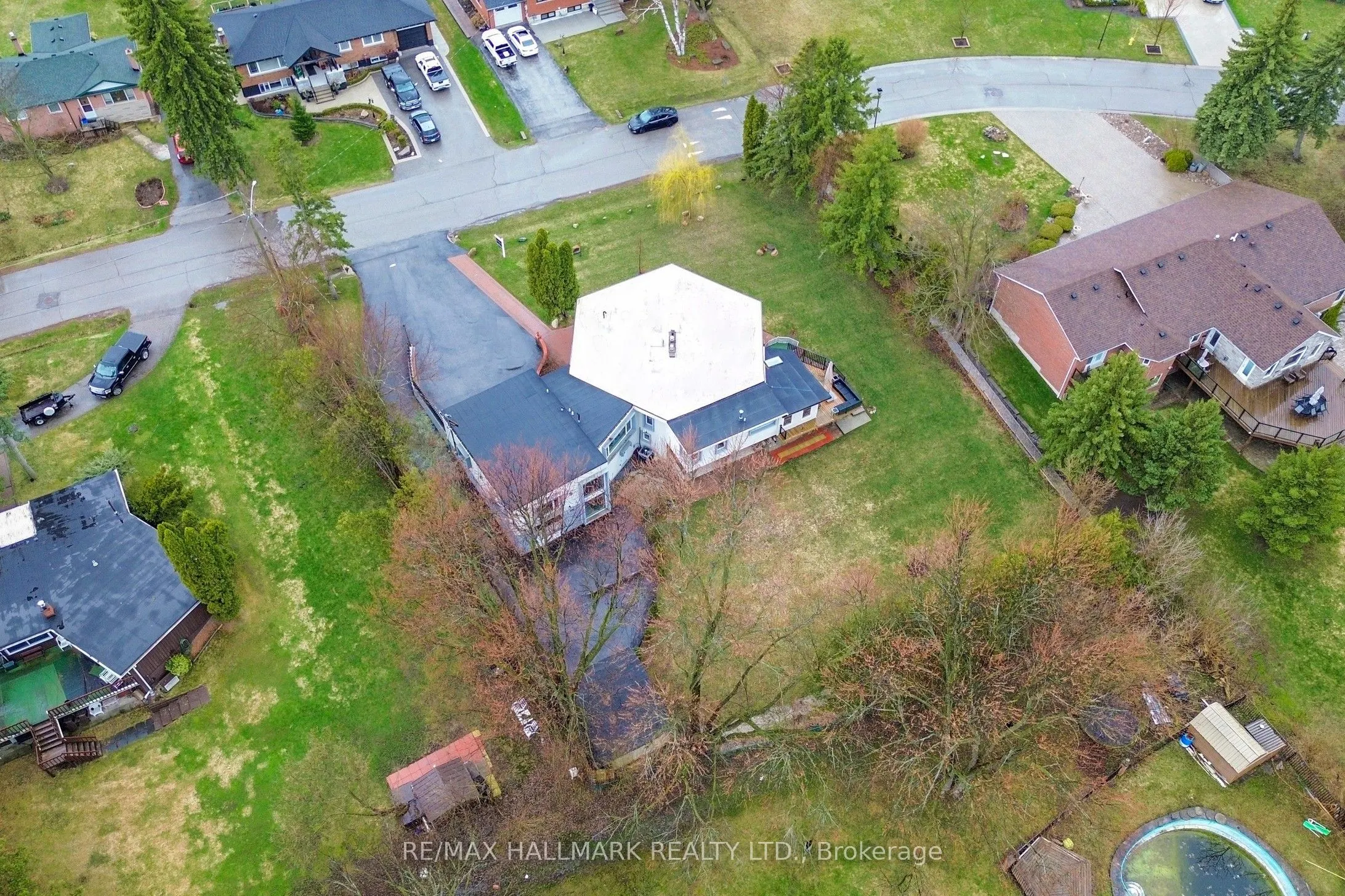 115 Lynwood Crescent