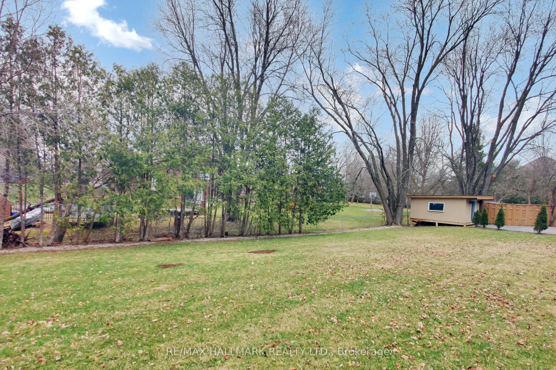 115 Lynwood Crescent