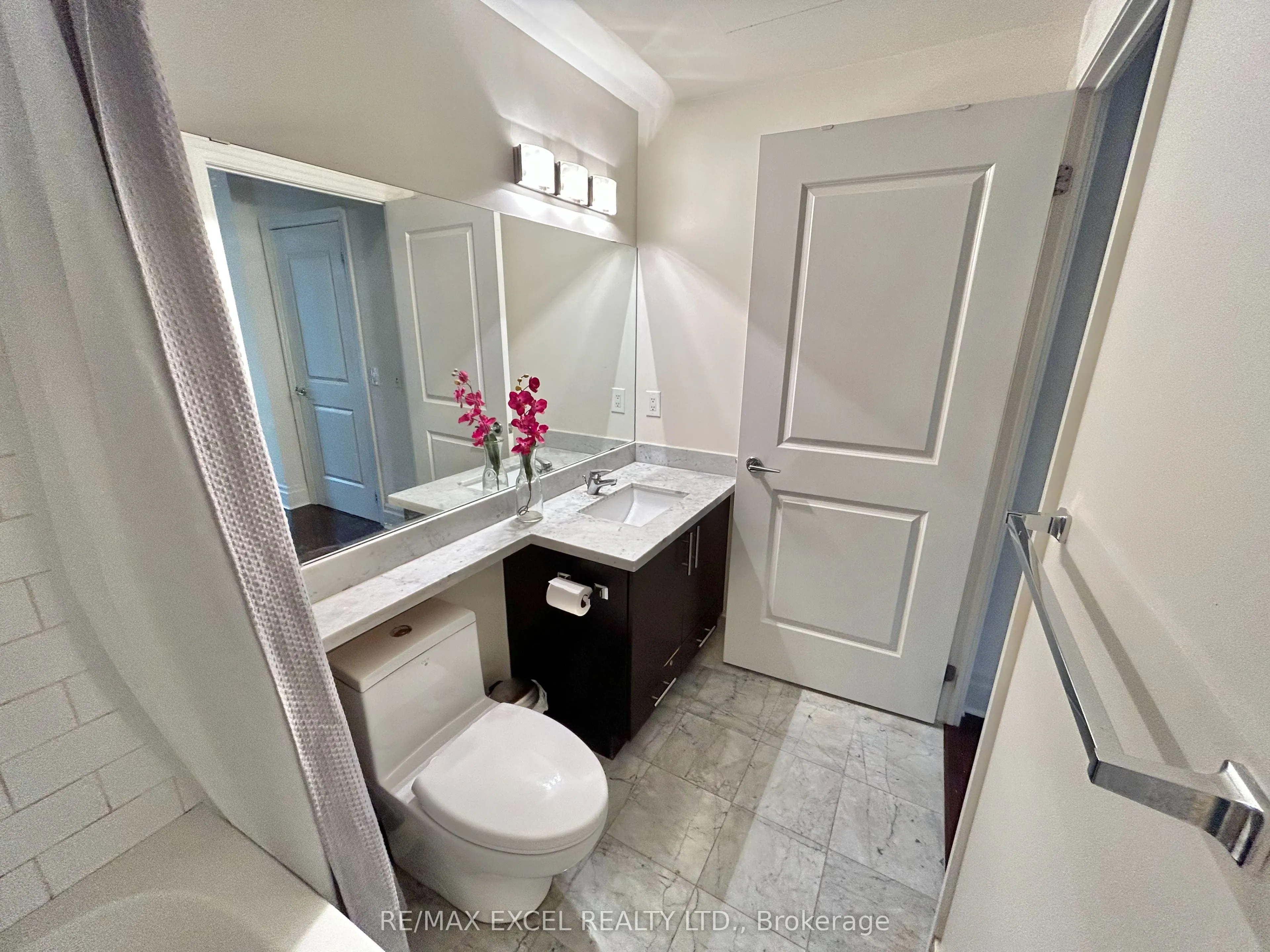 1 Upper Duke Crescent, #110