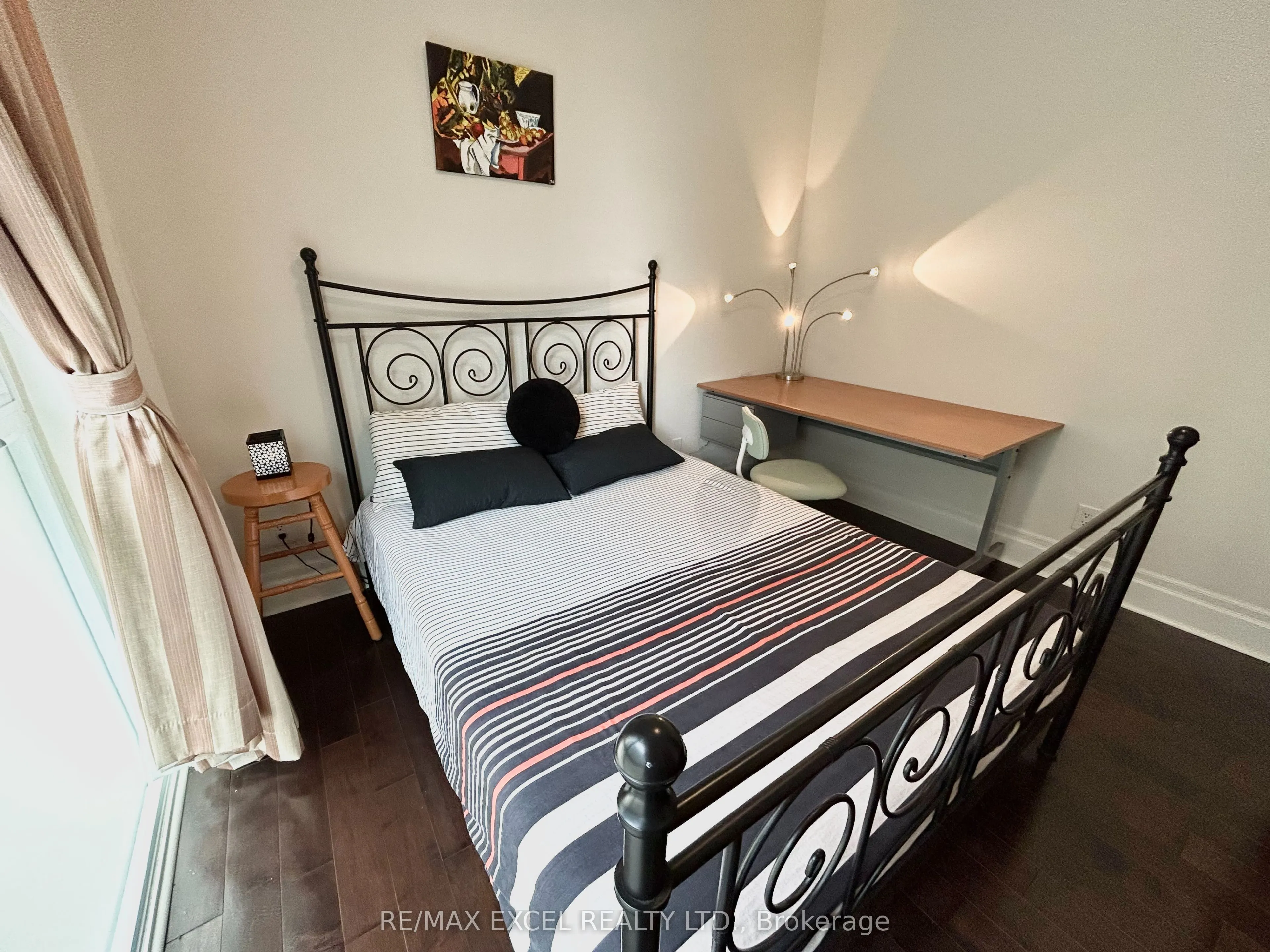 1 Upper Duke Crescent, #110