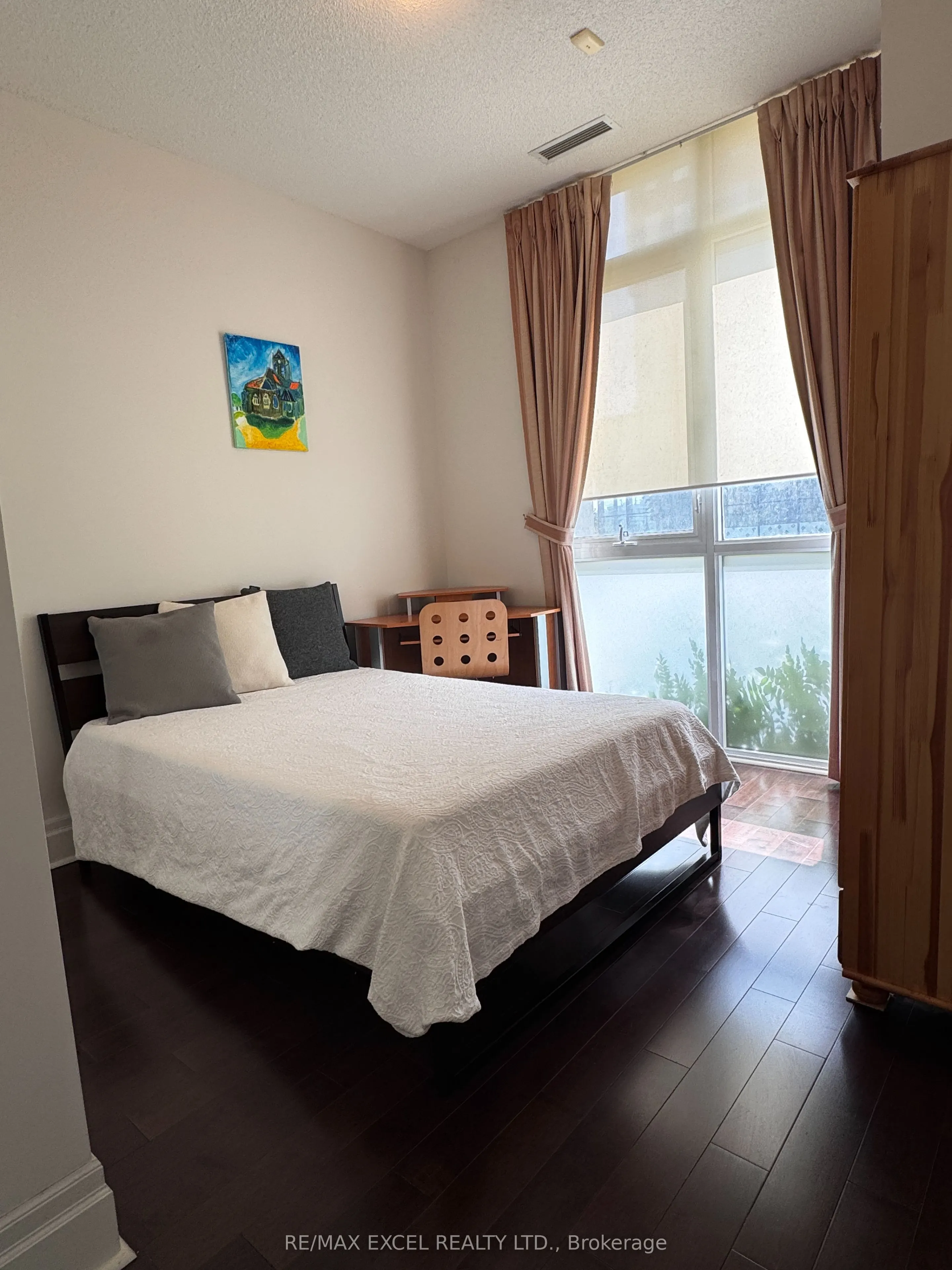 1 Upper Duke Crescent, #110