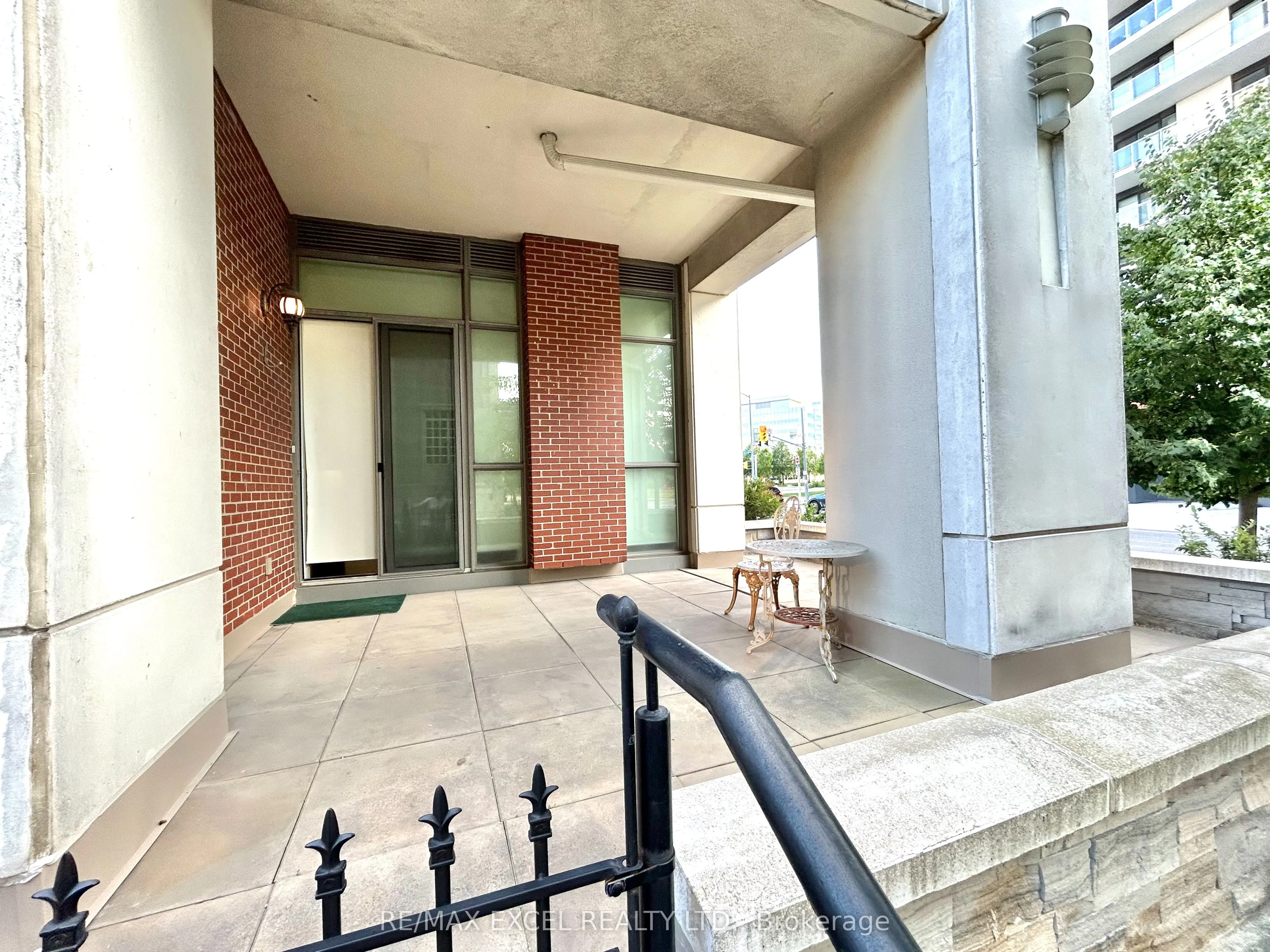 1 Upper Duke Crescent, #110