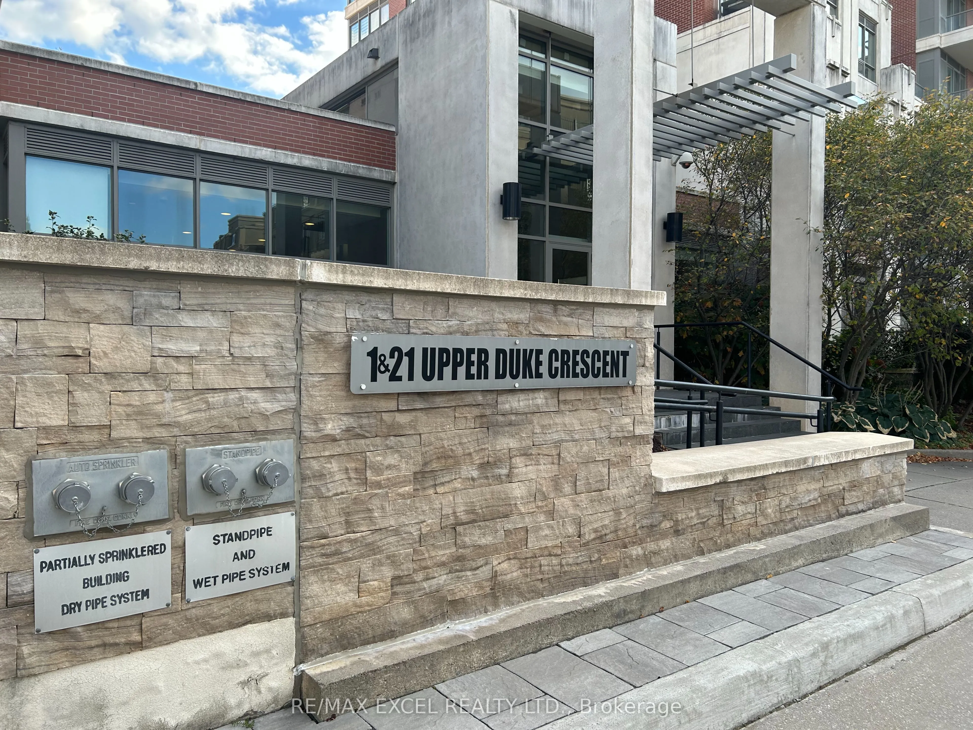 1 Upper Duke Crescent, #110