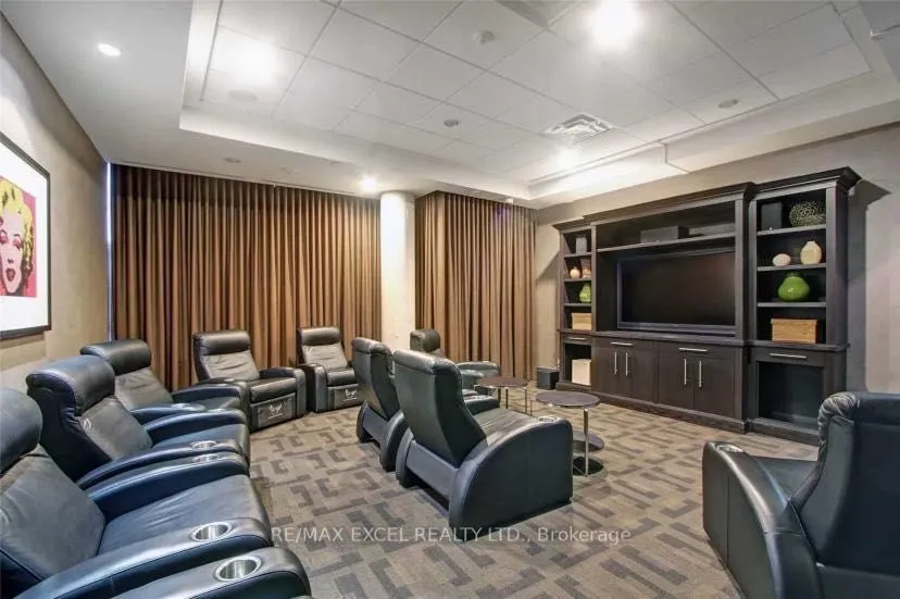 1 Upper Duke Crescent, #110